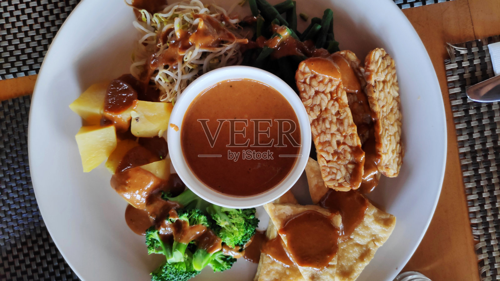 加多加多印度尼西亚沙拉配花生酱照片摄影图片