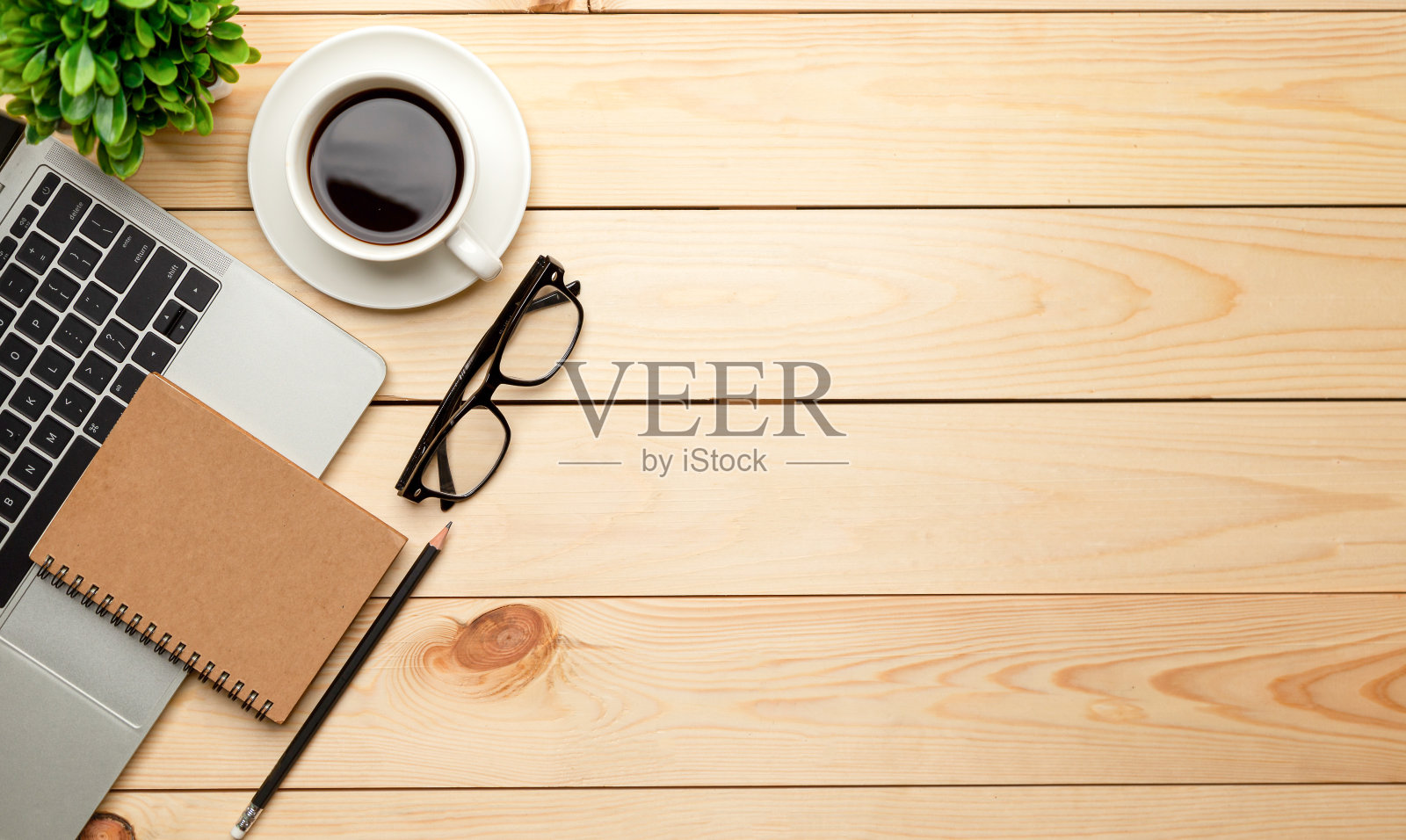 俯视图办公室桌子书桌。工作空间照片摄影图片