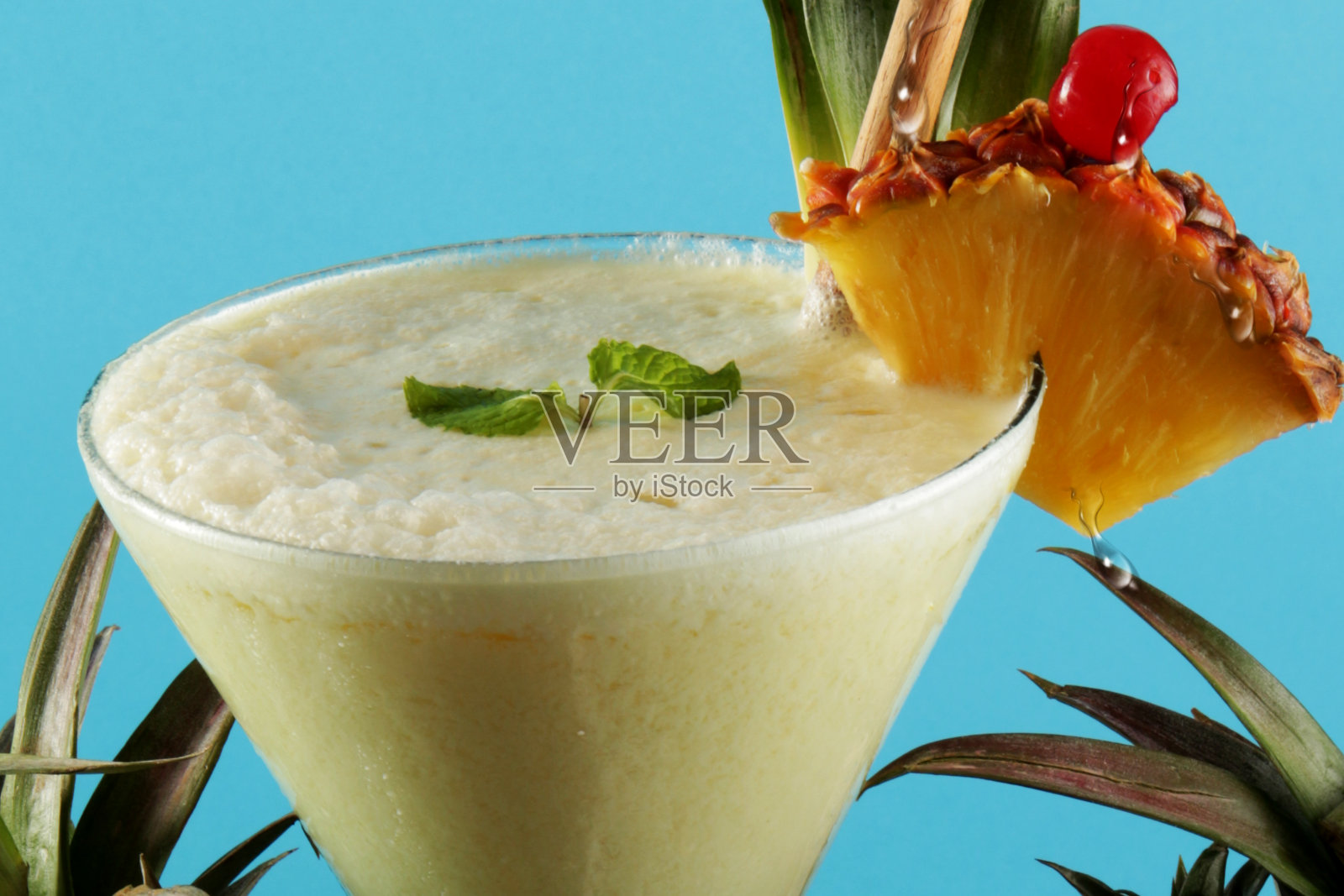 凤梨鸡尾酒和樱桃照片摄影图片