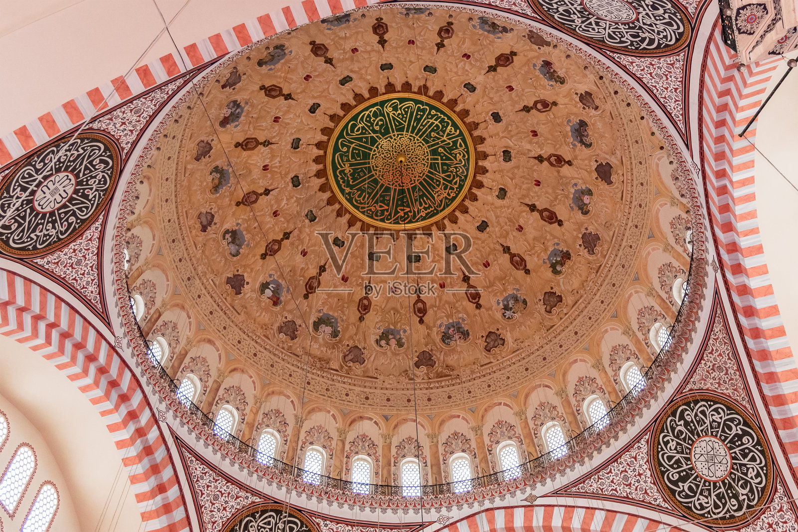 苏莱曼尼耶清真寺的圆顶,内部照片摄影图片