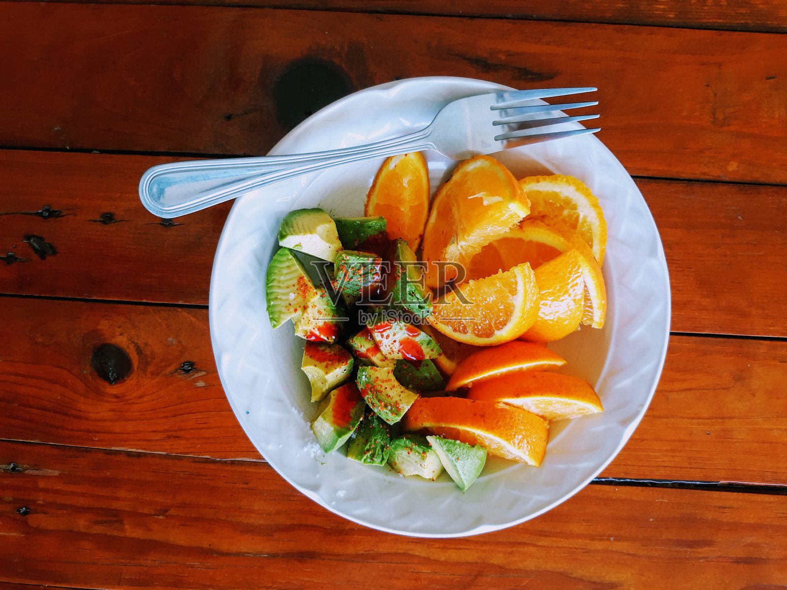 橘子片和鳄梨片照片摄影图片