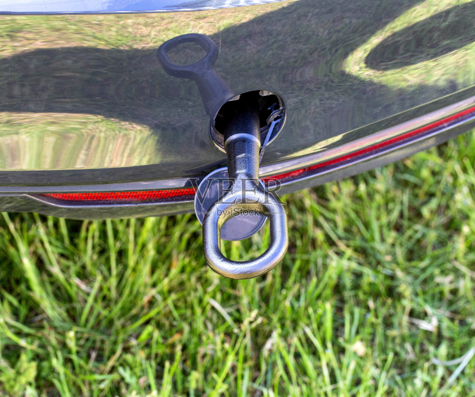 固定在客车牵引钩上,用于牵引汽车,特写。运输照片摄影图片