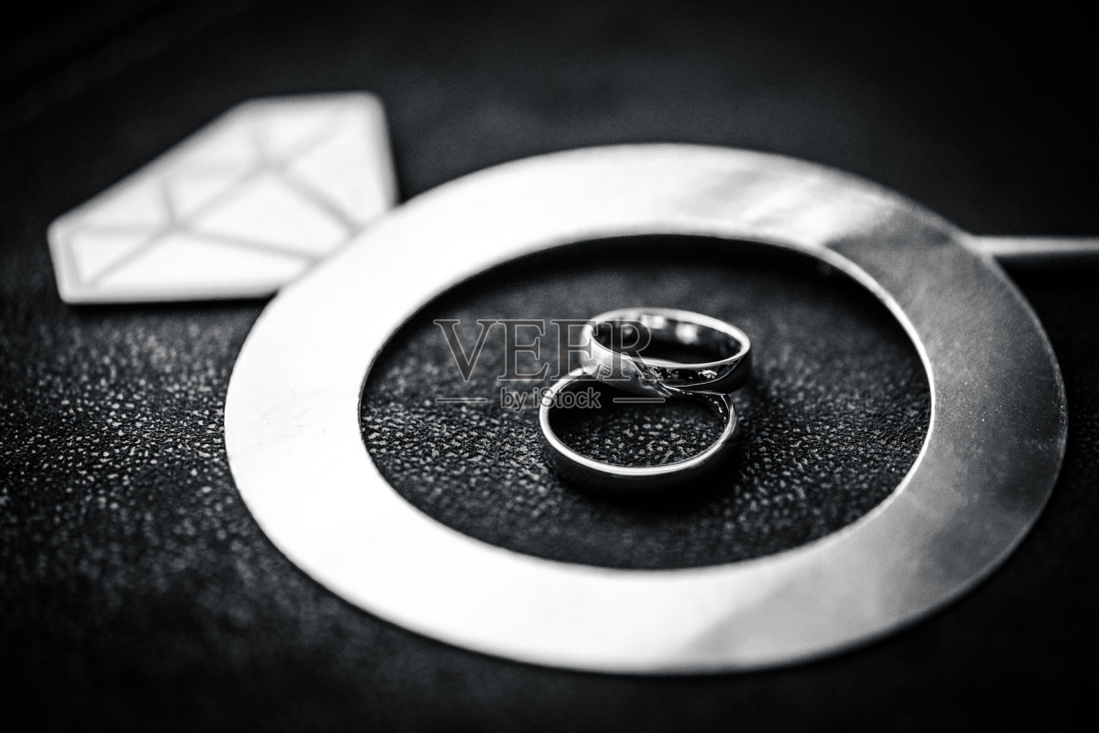 新郎新娘戒指照片摄影图片