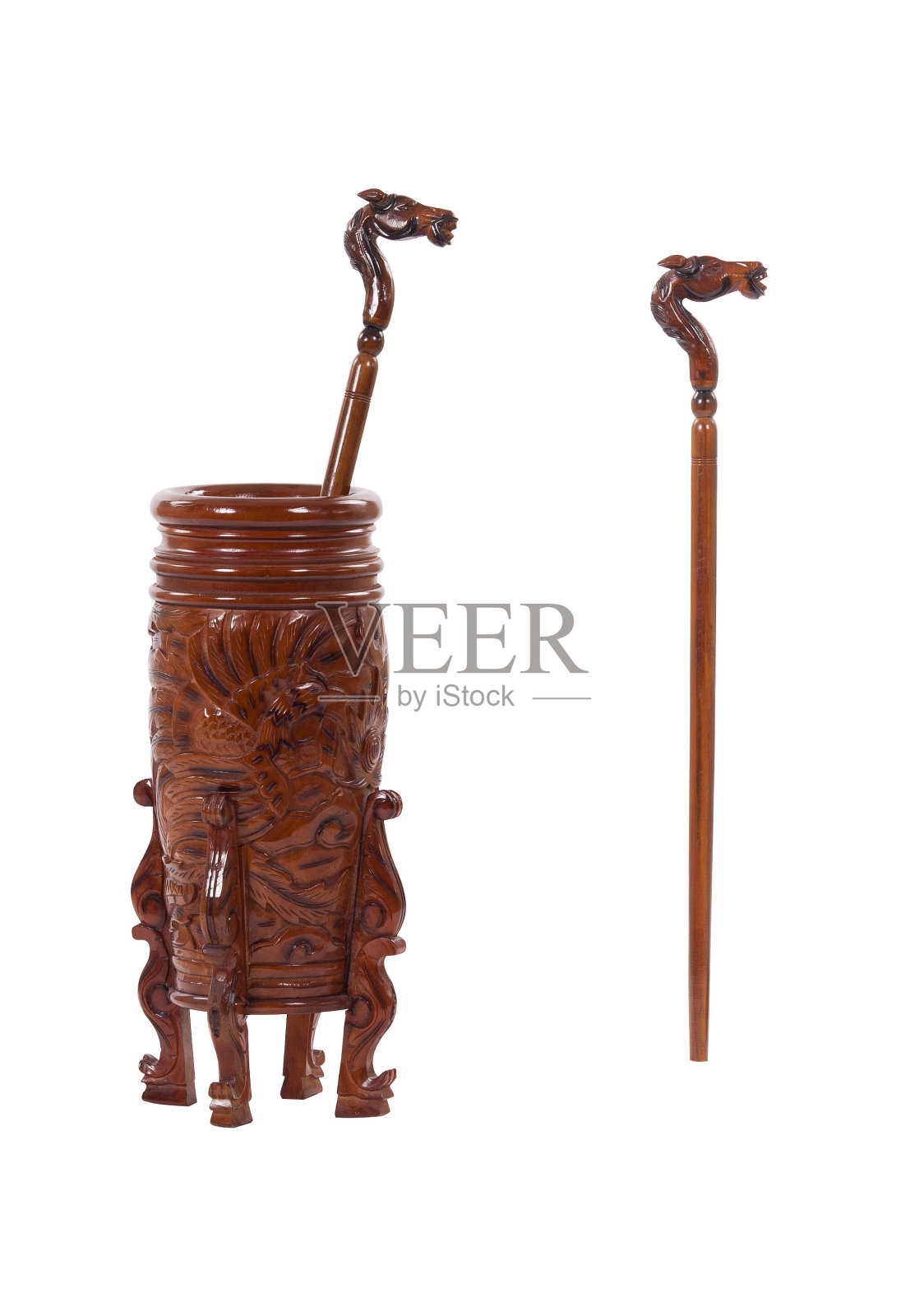 奇特的马木制藤条与雕刻的设计,它孤立在白色的背景照片摄影图片