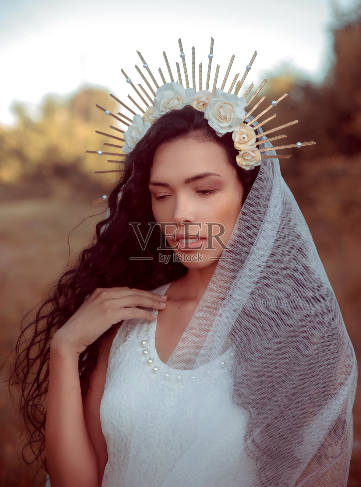 有面纱的年轻女子照片摄影图片