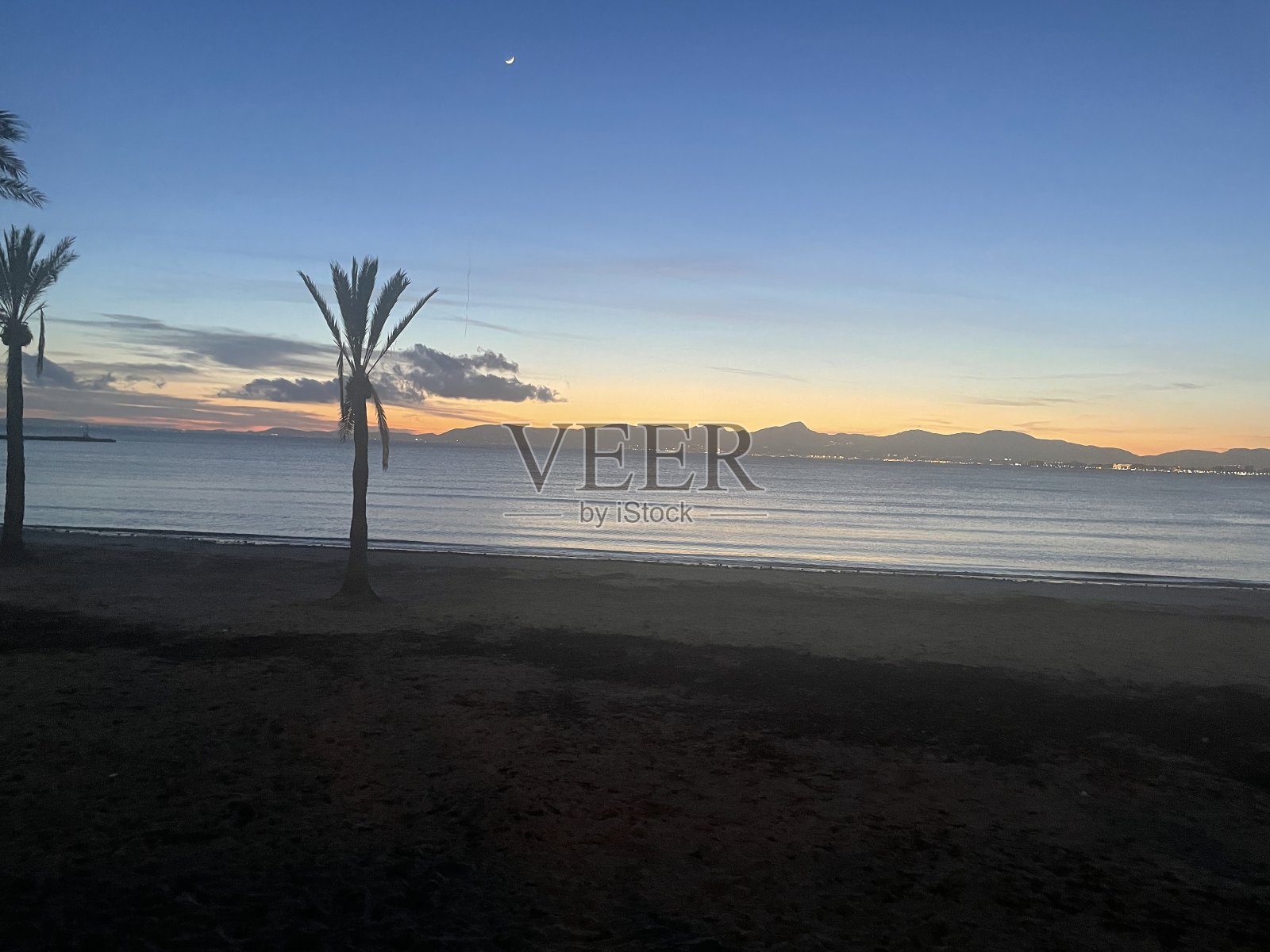 晚上在马略卡岛照片摄影图片