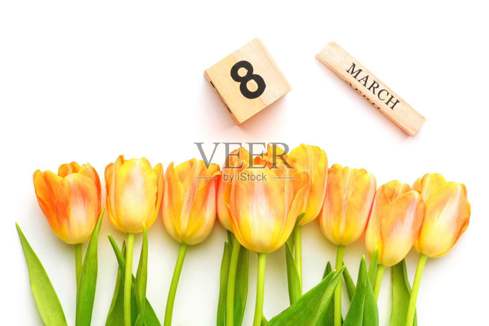 一束黄色的郁金香和3月8日的题词孤立在白色的背景上。春天和夏天的背景。国际妇女节照片摄影图片