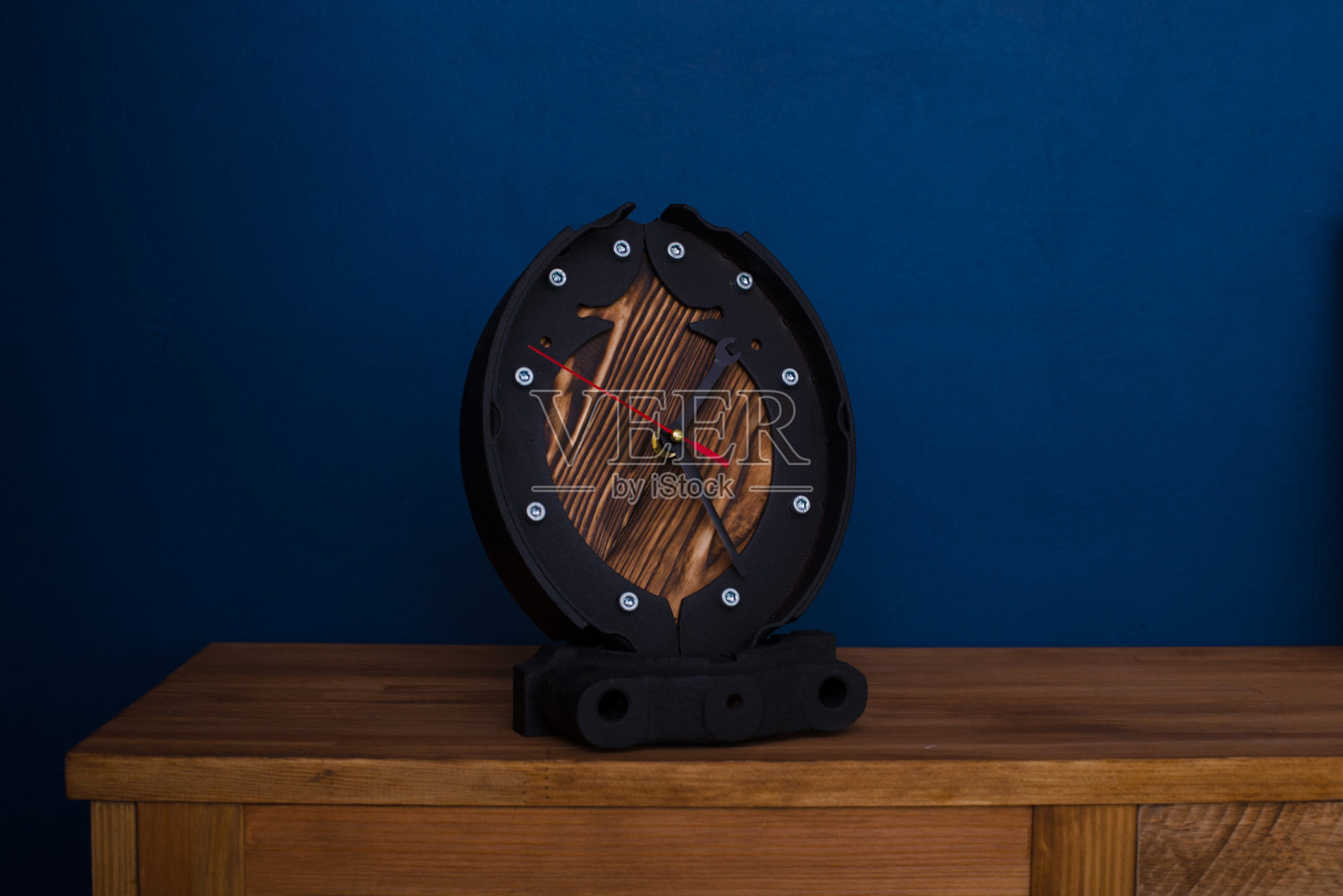 阁楼手表制成金属汽车零件木材照片摄影图片