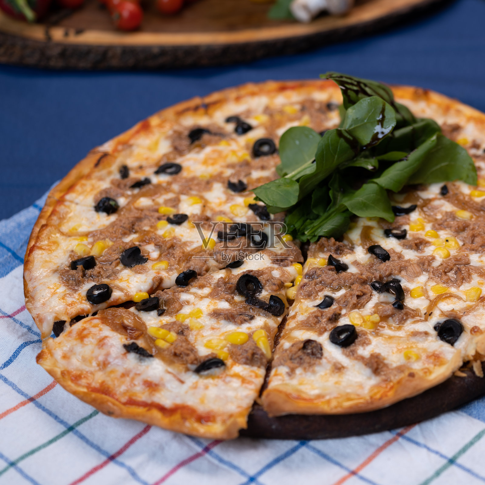 金枪鱼披萨照片摄影图片