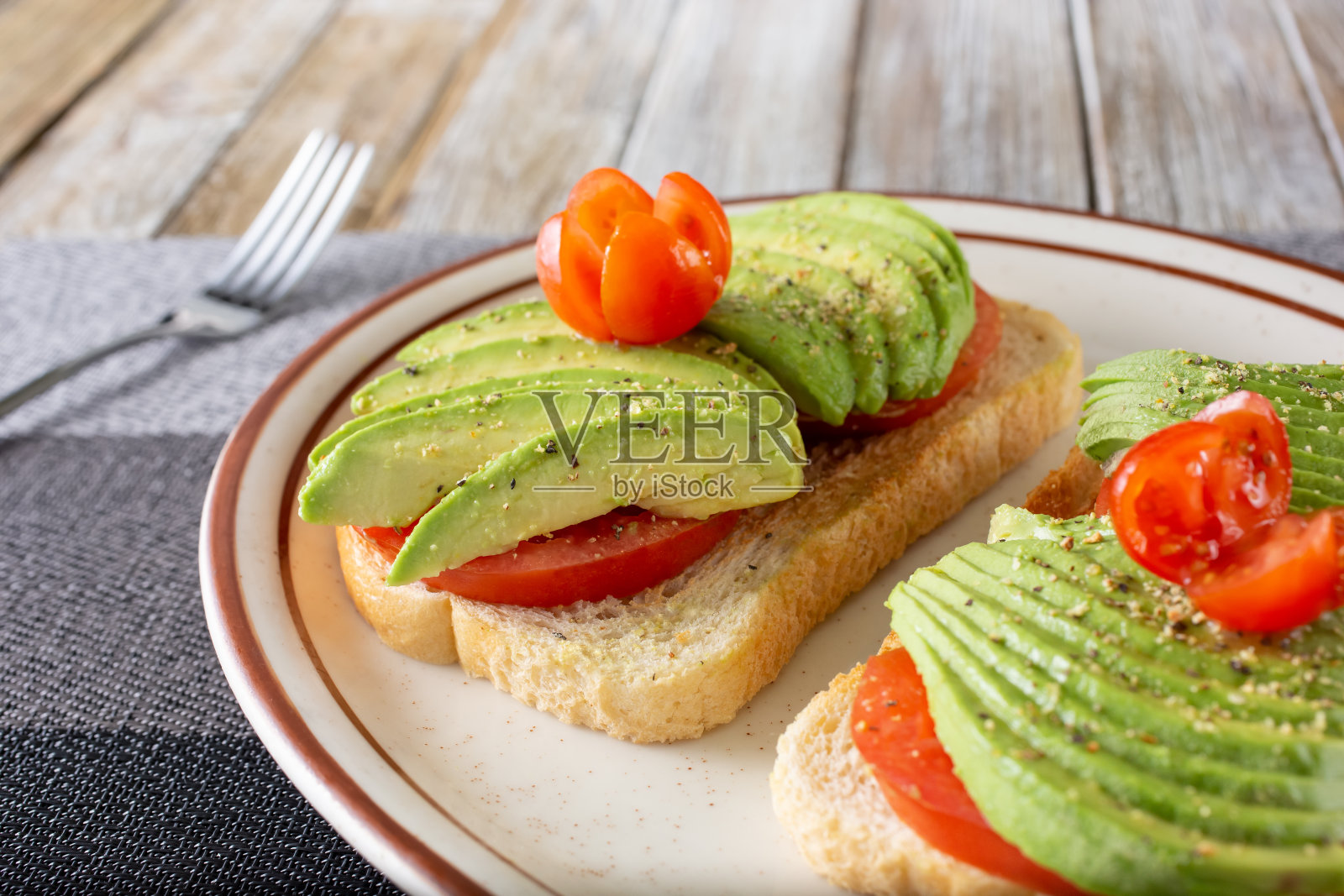 鳄梨面包照片摄影图片