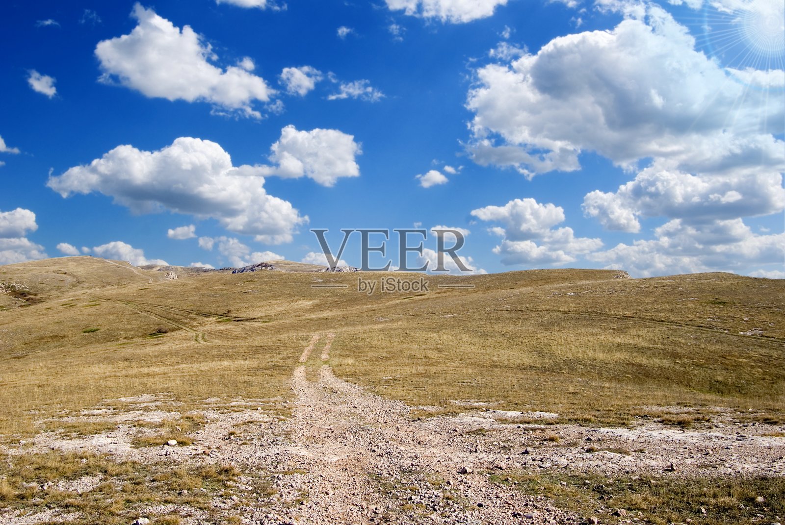 秋日在山上照片摄影图片