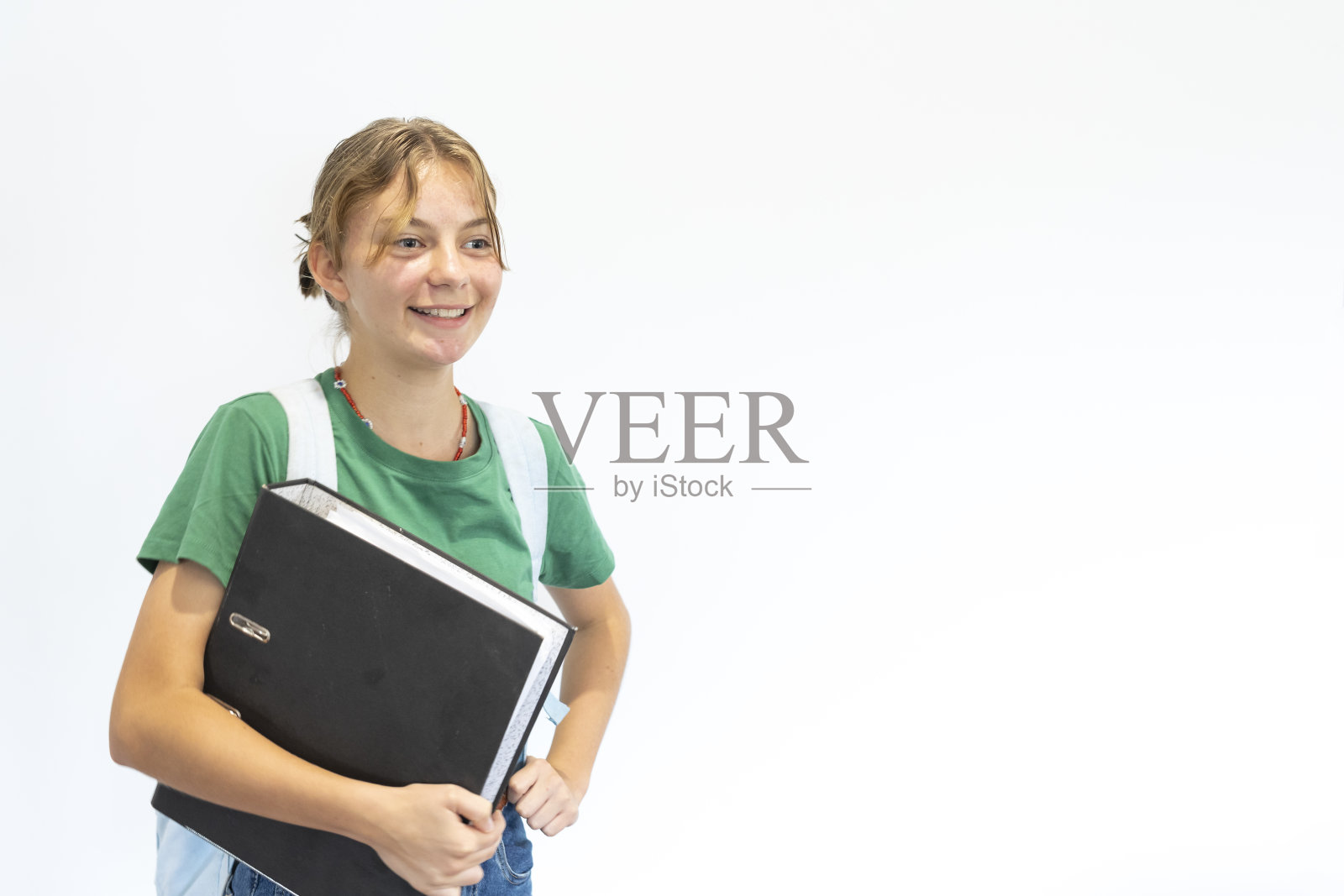 带文件夹的少女照片摄影图片