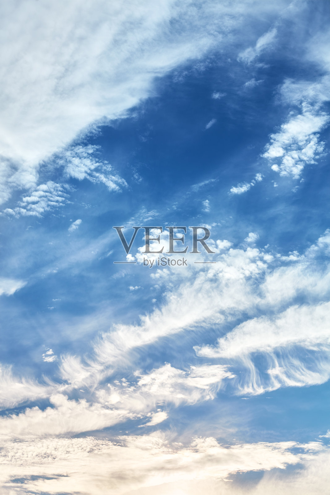 美丽的云彩在日落。照片摄影图片