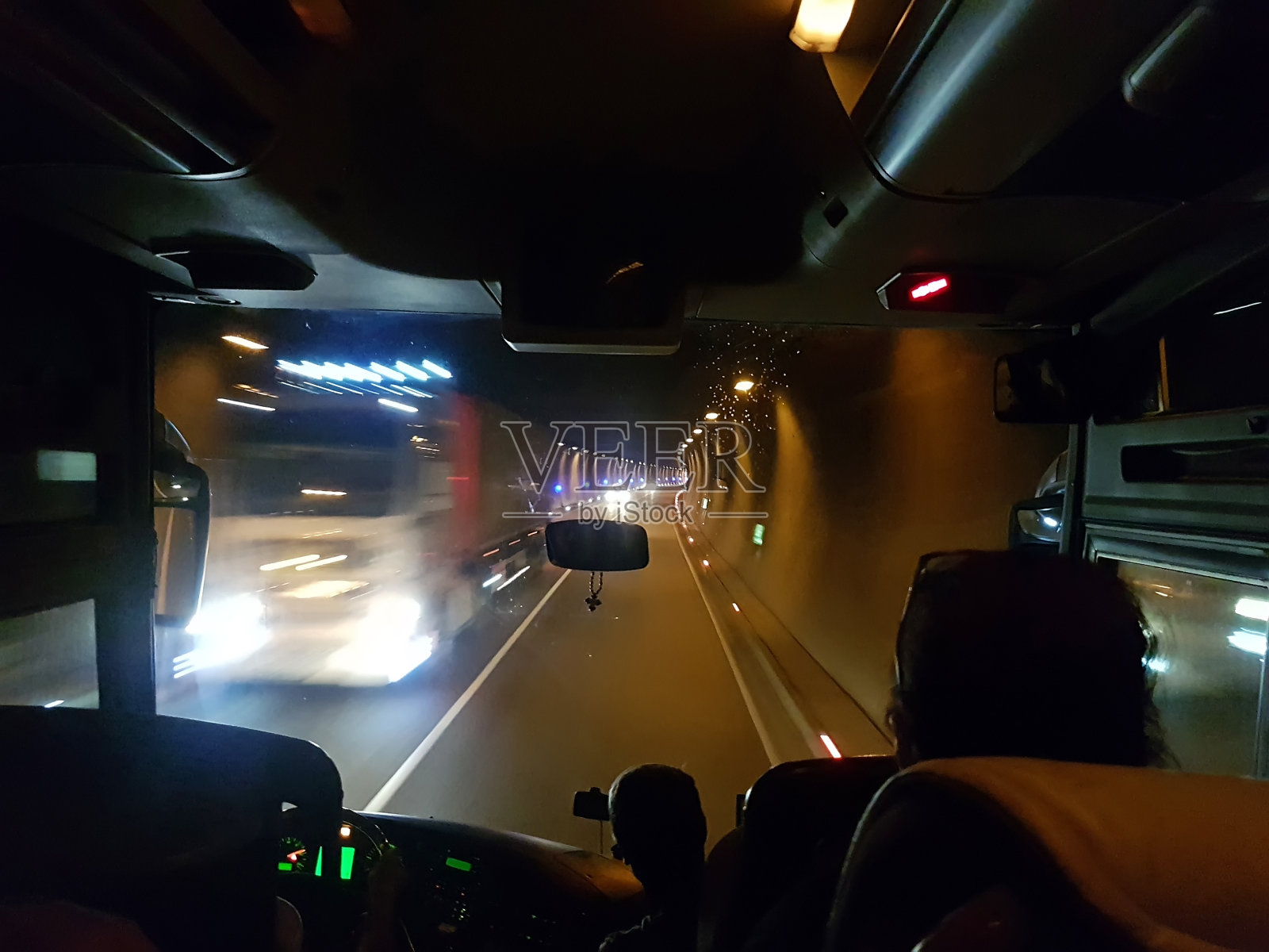 夜之旅照片摄影图片