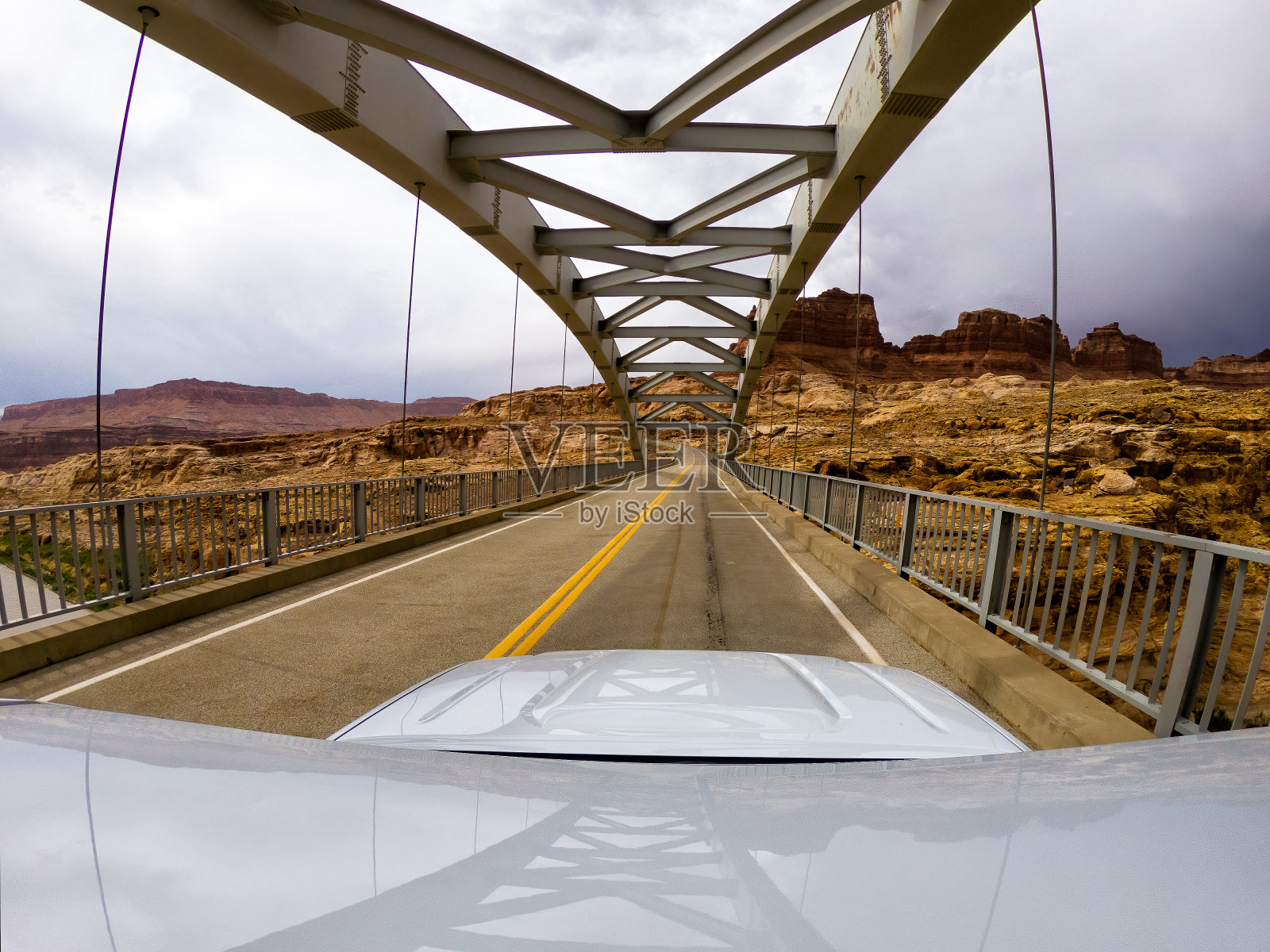 鲍威尔海特湖上的桥照片摄影图片