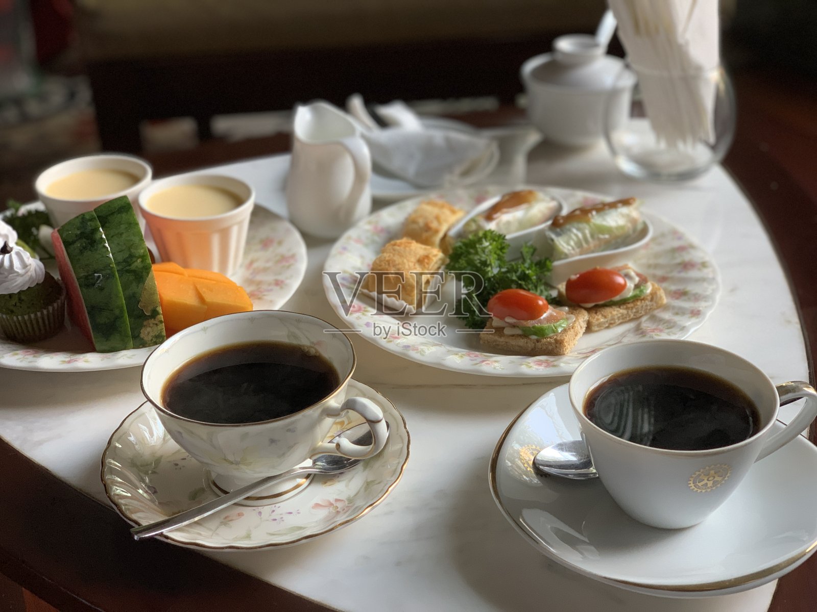 下午茶和越南咖啡照片摄影图片