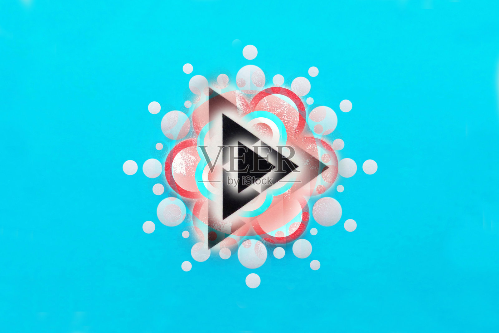 几何三角形,蓝色背景上的圆圈,恍惚空间中抽象的双重图像照片摄影图片