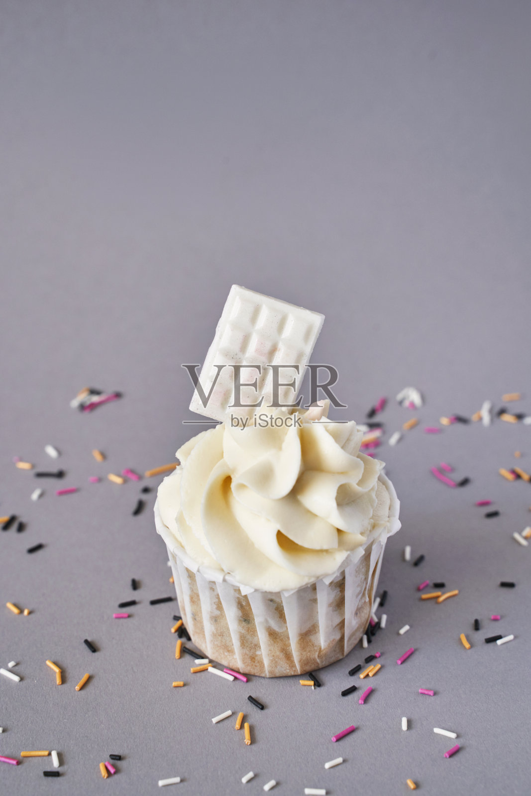 奶油小蛋糕。生日蛋糕店。饼干。美味的甜点照片摄影图片