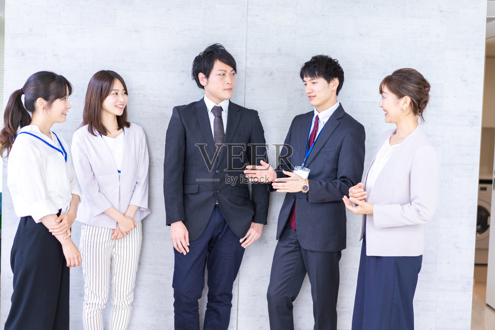 商务人士早上要开会照片摄影图片