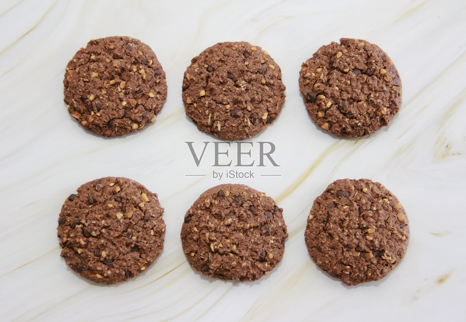 干甜燕麦饼干与巧克力块照片摄影图片