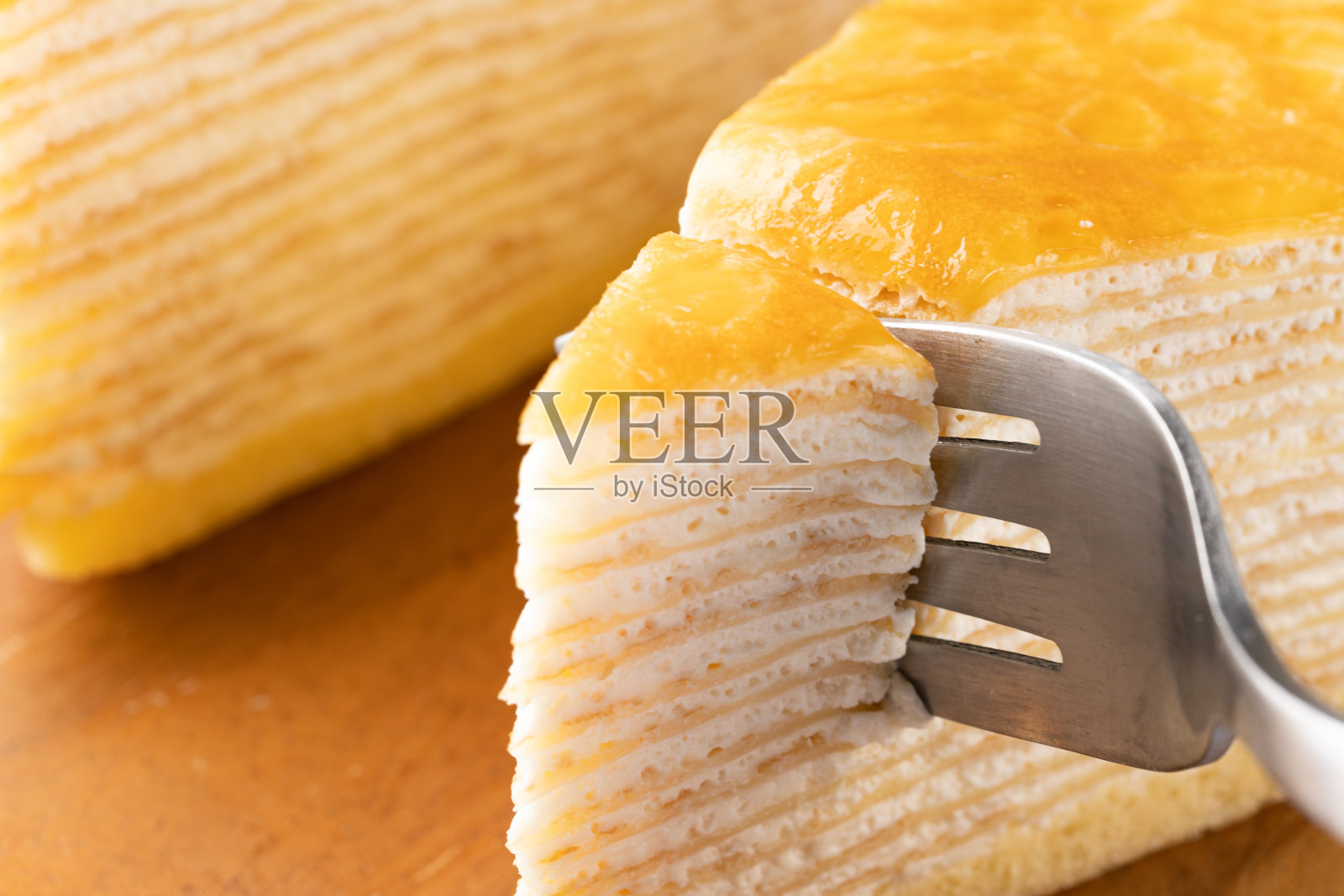 千层可丽饼(由多层可丽饼制成的法国蛋糕)照片摄影图片