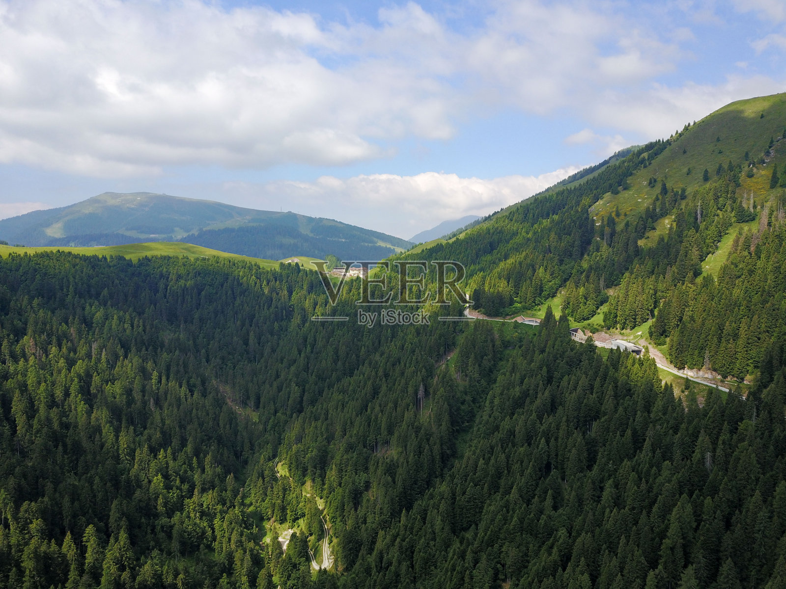 帕索布罗康的鸟瞰图 - 多利米特 - 特伦蒂诺阿尔托阿迪格照片摄影图片