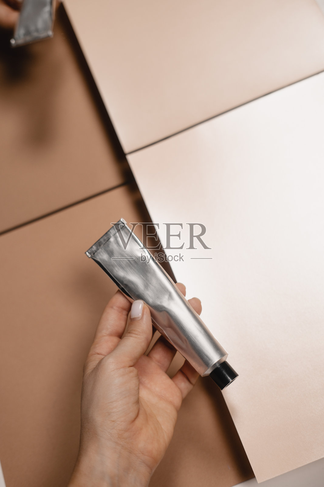 Flatlay美棕色瓶子静物护肤极简广告照片摄影图片