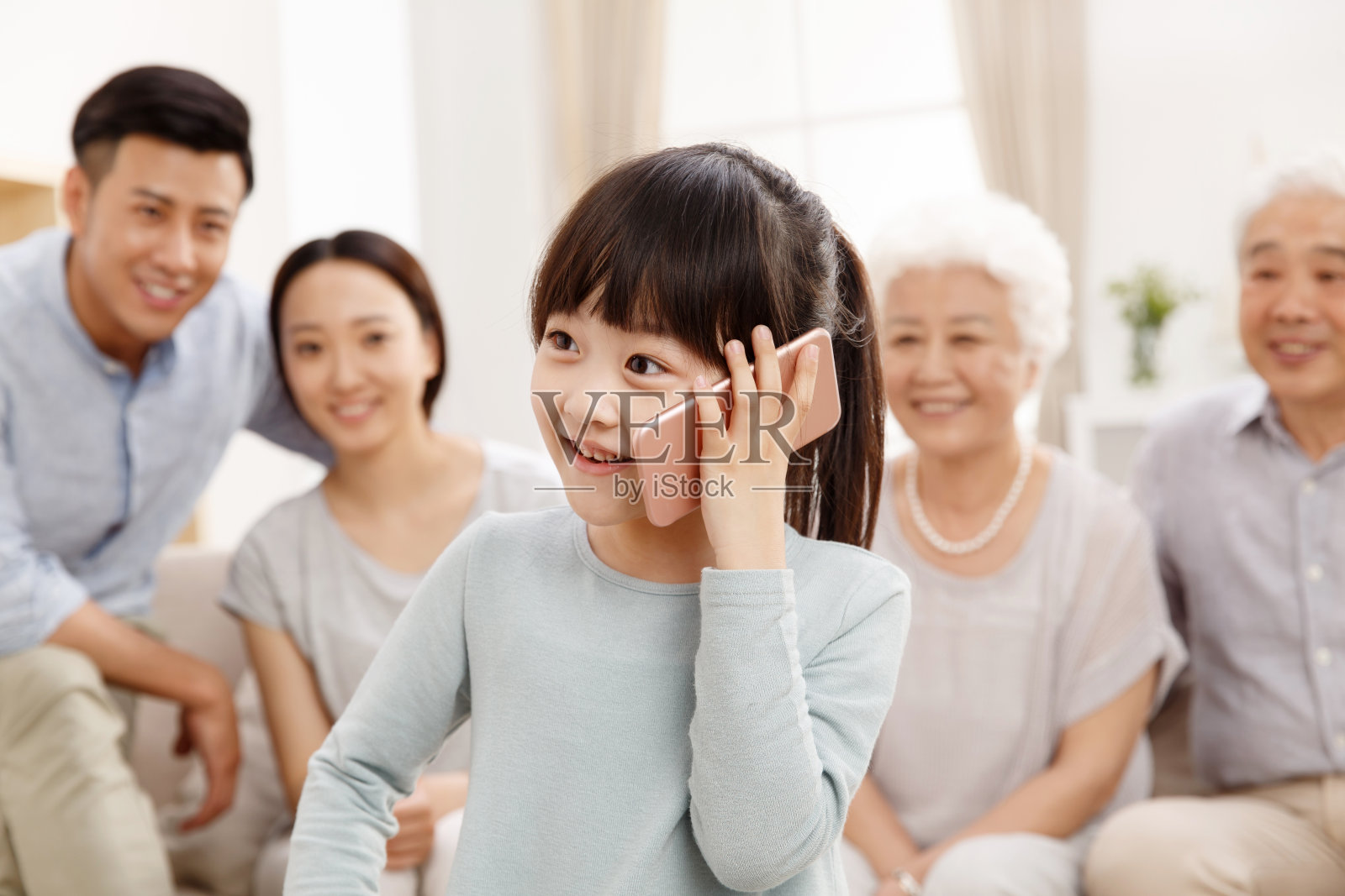 幸福家庭生活照片摄影图片