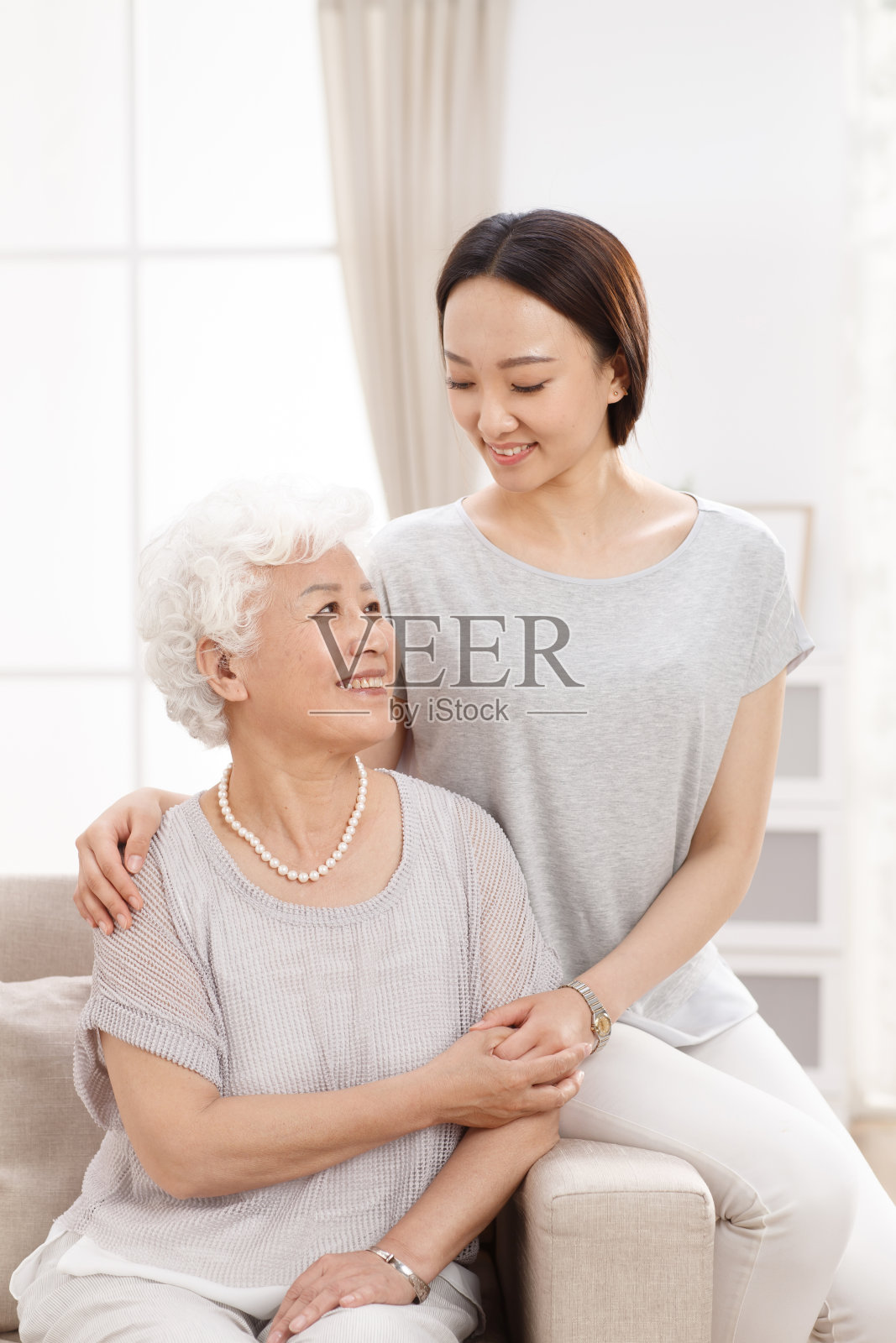 幸福快乐的母女照片摄影图片