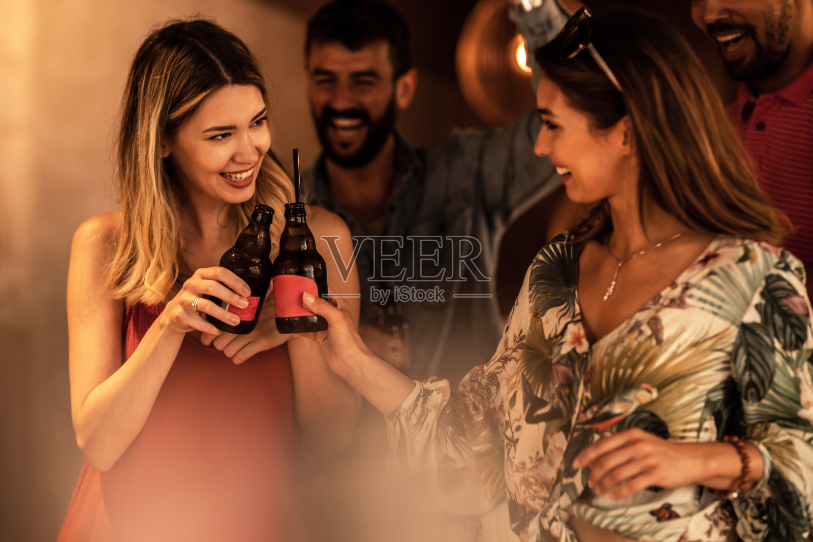 聚会的时间照片摄影图片