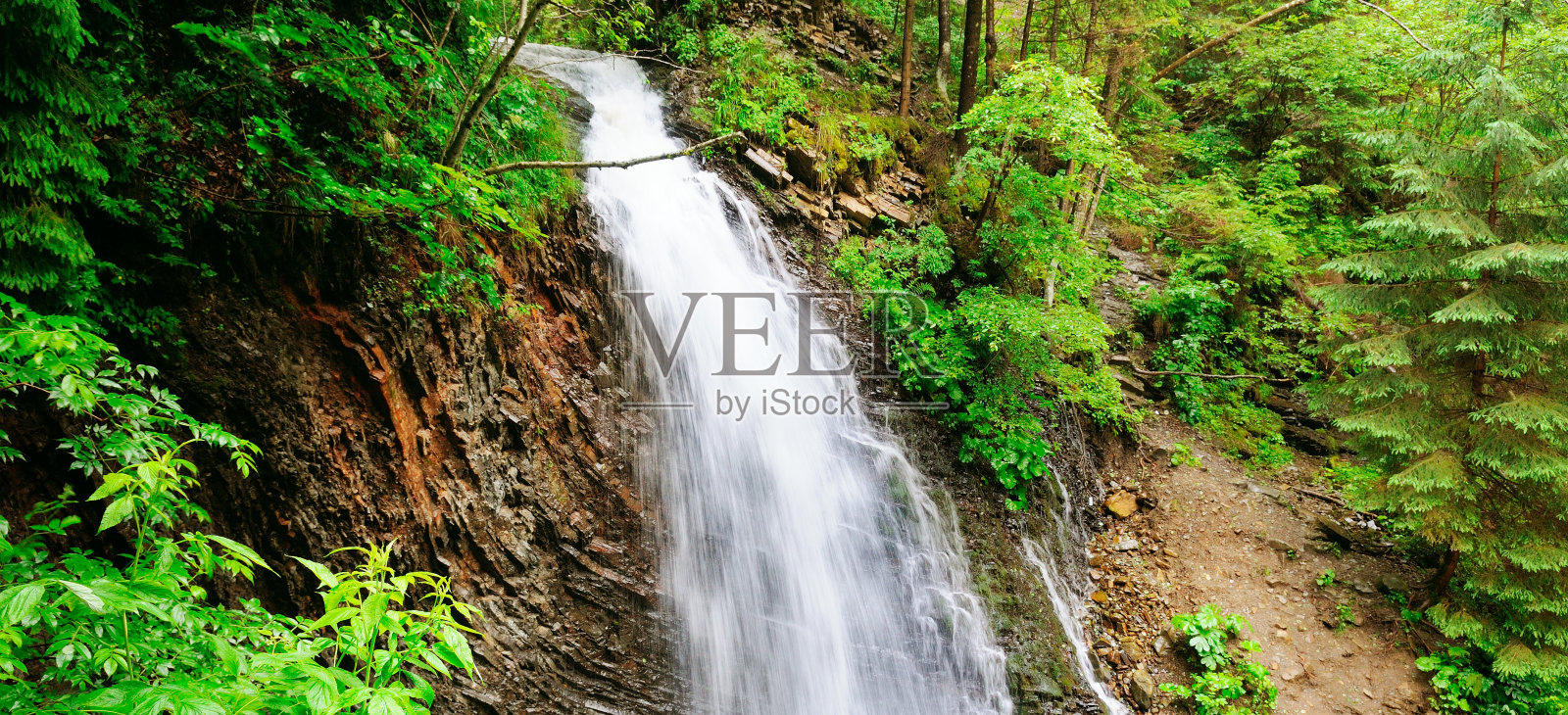 谷瀑布,喀尔巴阡,乌克兰。宽的照片。旅游度假概念照片摄影图片