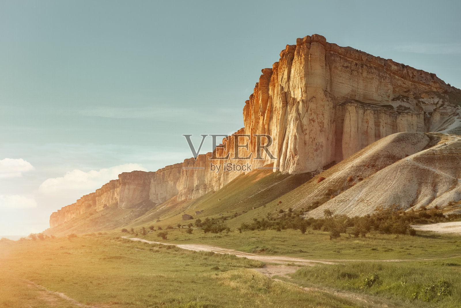 夏日落日下的白色岩石Ak-Kaya,克里米亚照片摄影图片