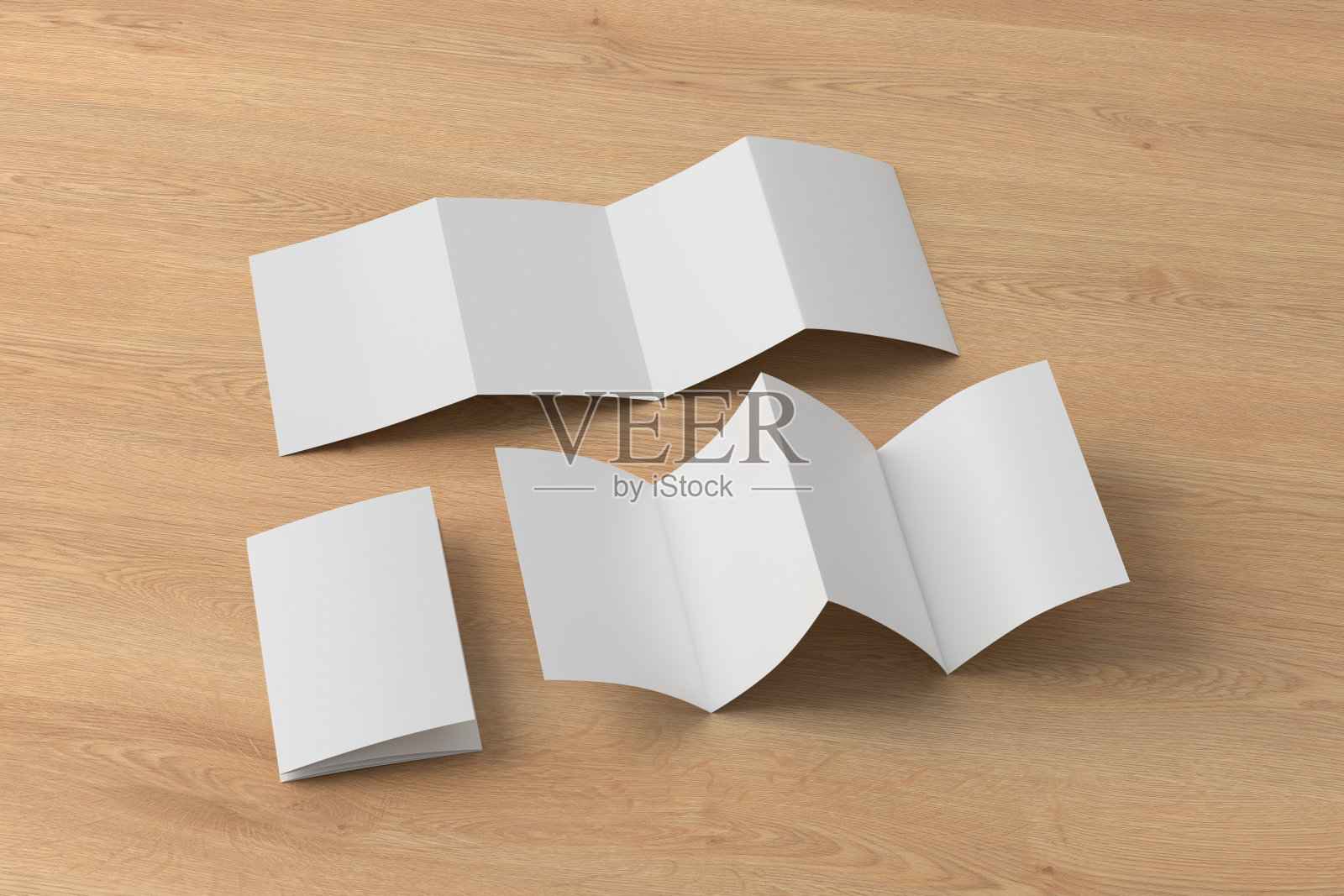 垂直页之字形或手风琴折叠的小册子。四格,八页空白传单。在木制背景上模拟演示设计。折叠,正面和背面..照片摄影图片