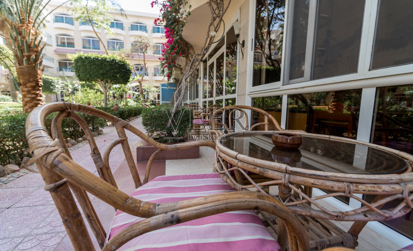 封锁和隔离期间没有人的空街道照片摄影图片