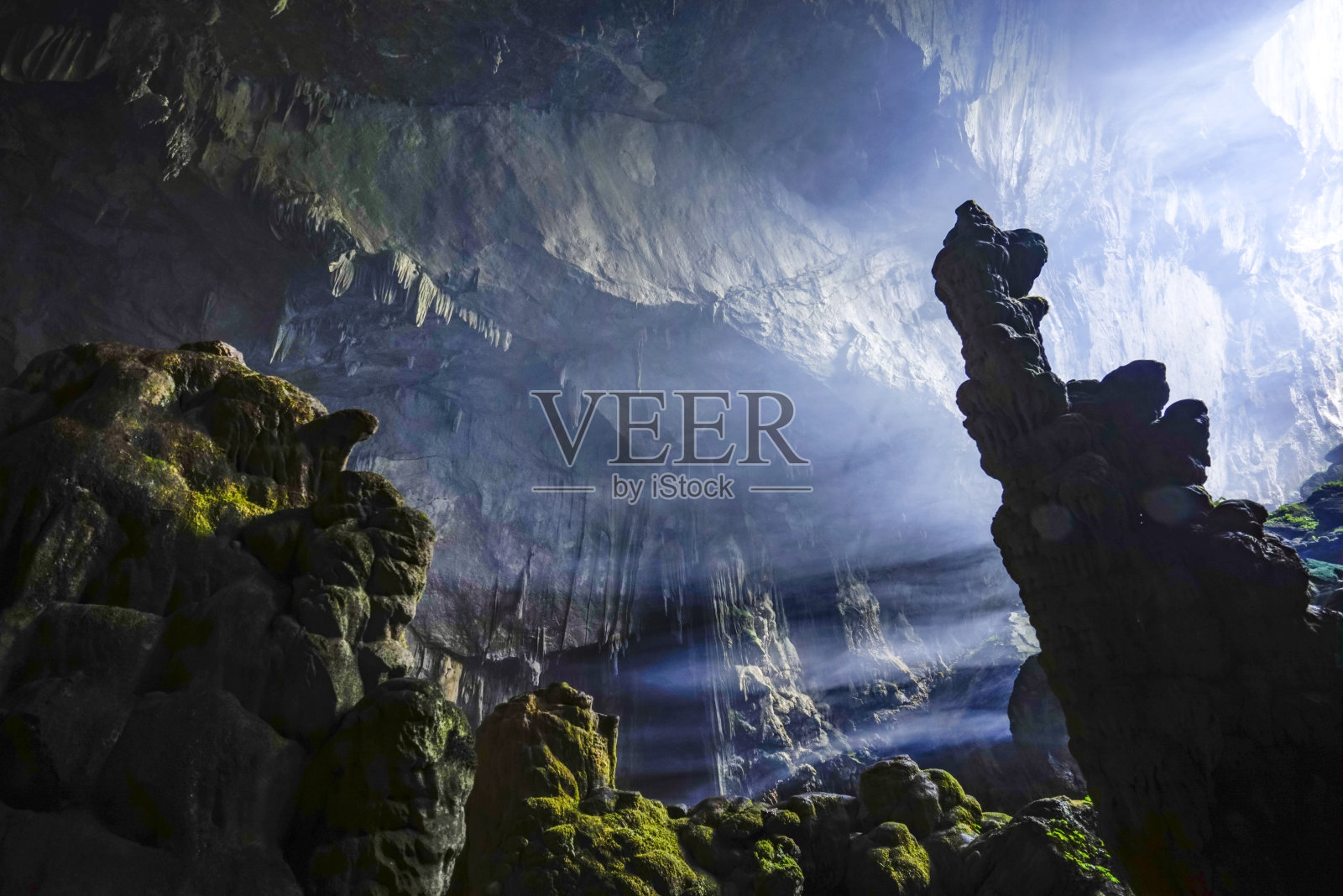 越南北部Moc Chau省阳光明媚的洞穴照片摄影图片