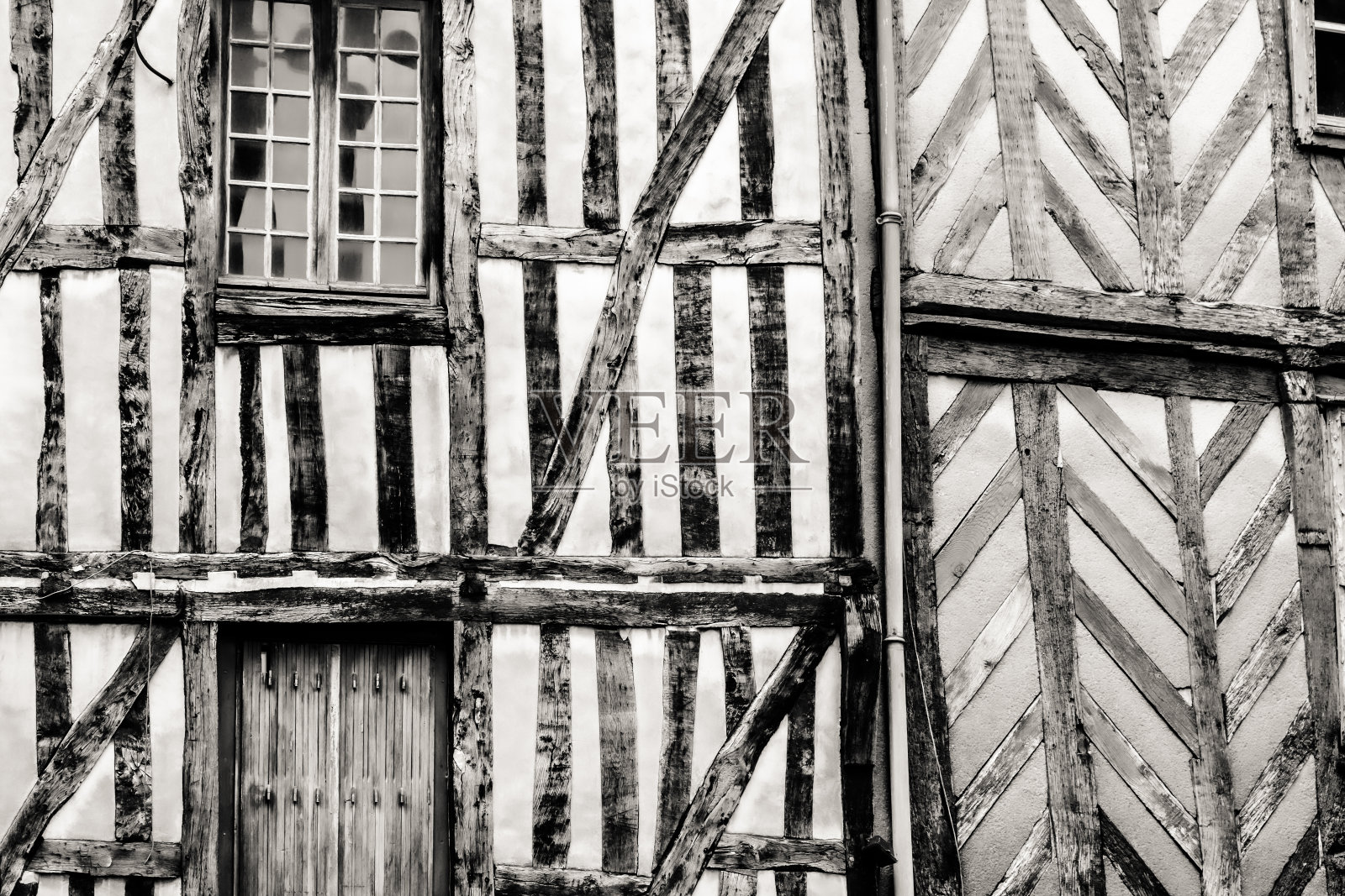 布列塔尼雷恩历史中心的一座老房子的正面照片摄影图片