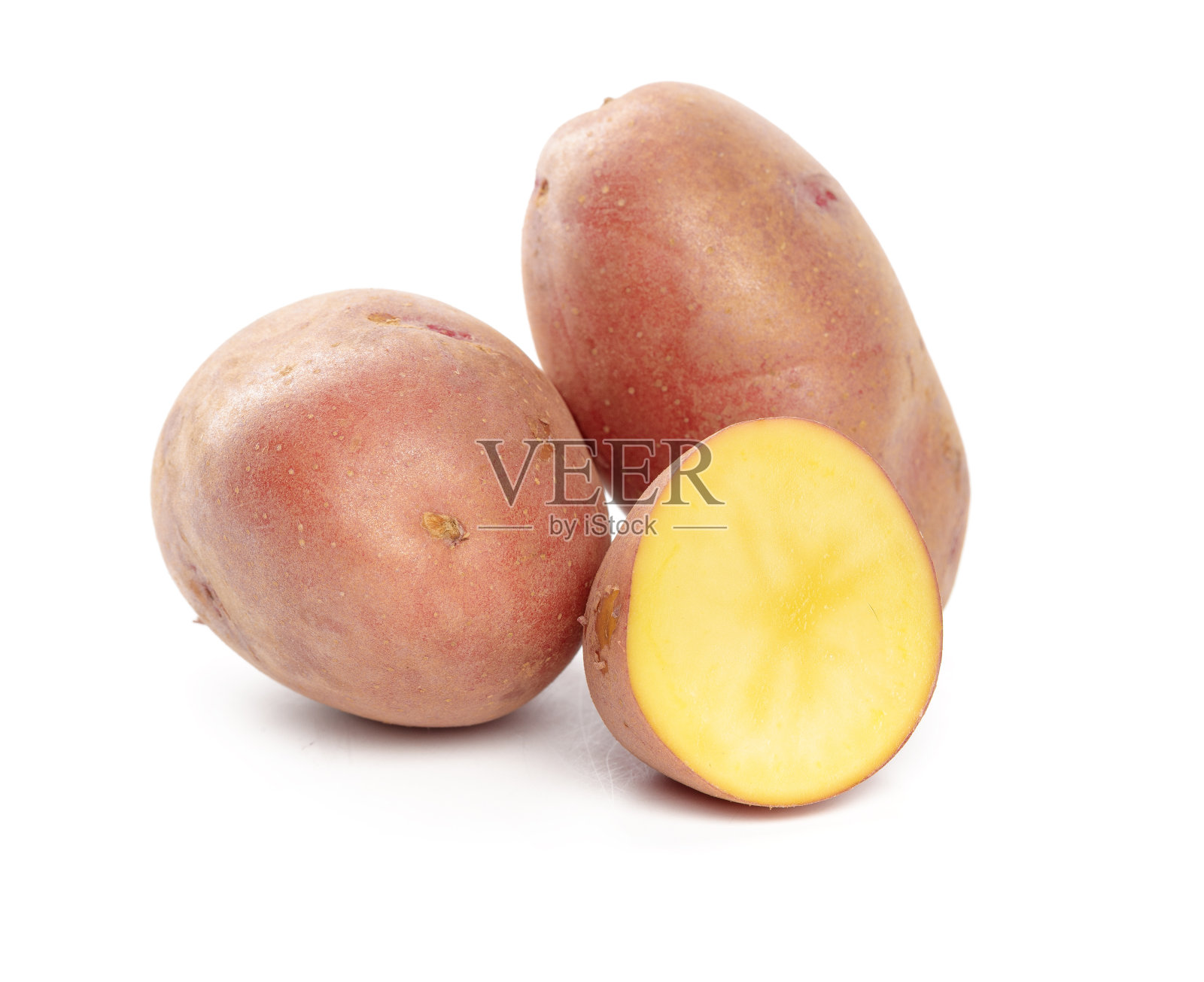 生马铃薯块茎与切片分离上白色照片摄影图片