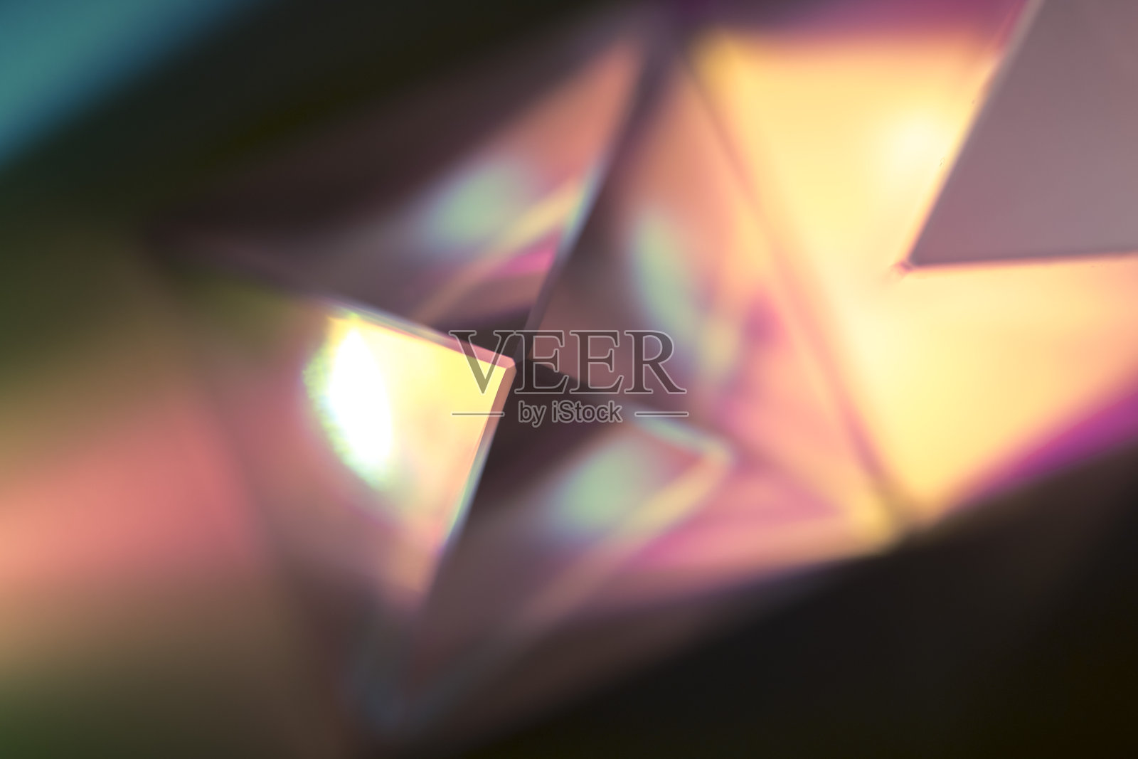 晶体光学金字塔与颜色照片摄影图片