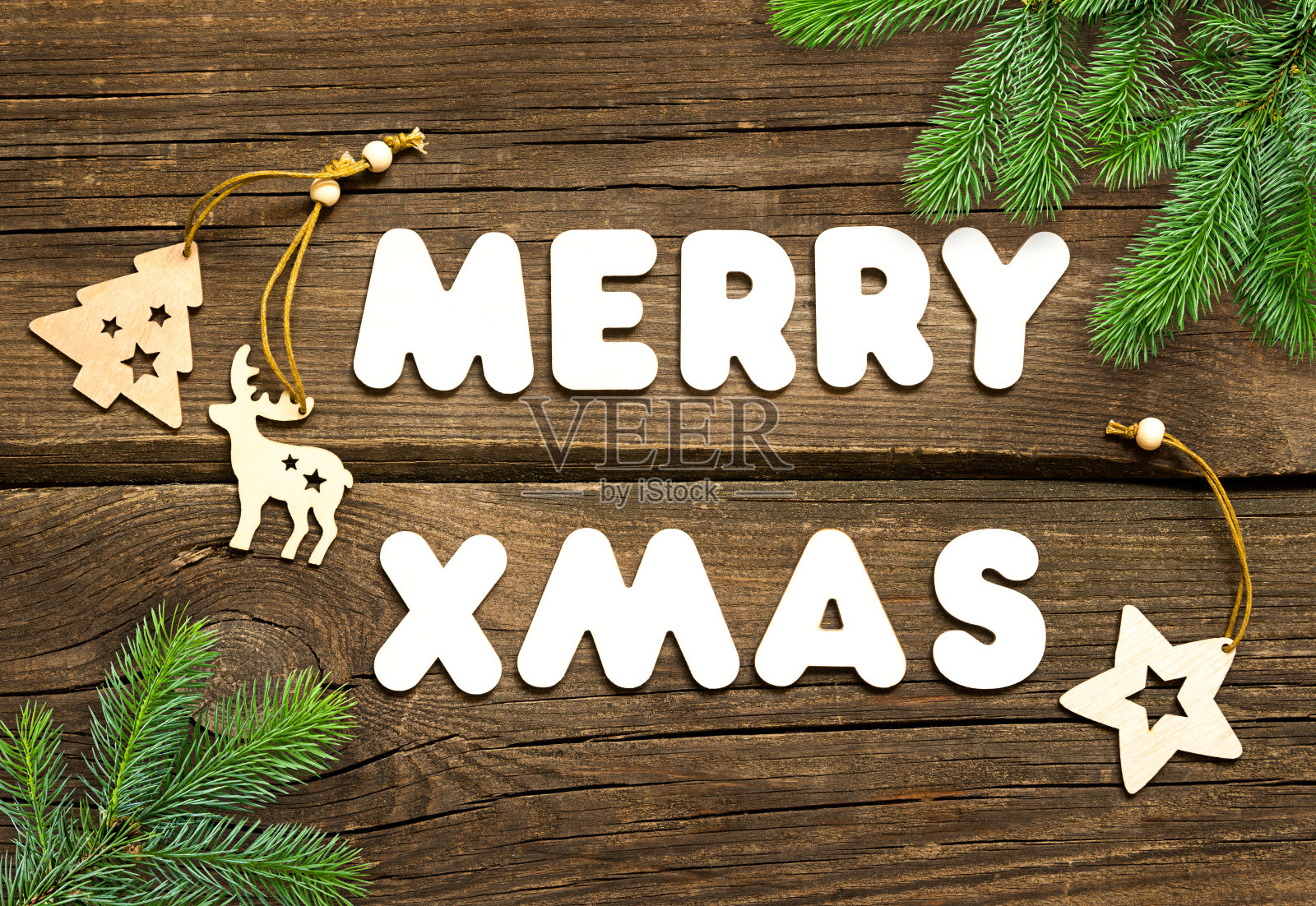 圣诞树和短信圣诞快乐的木板照片摄影图片