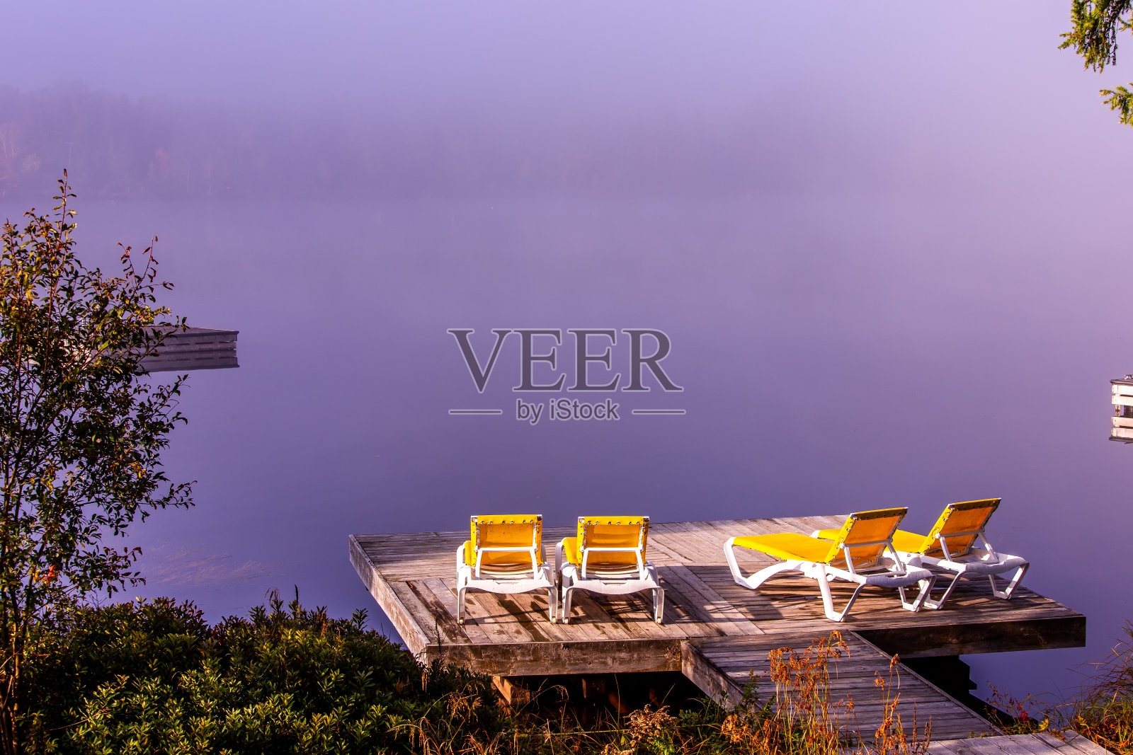 码头上的Lac-Superieur,蒙特震颤,魁北克,加拿大照片摄影图片