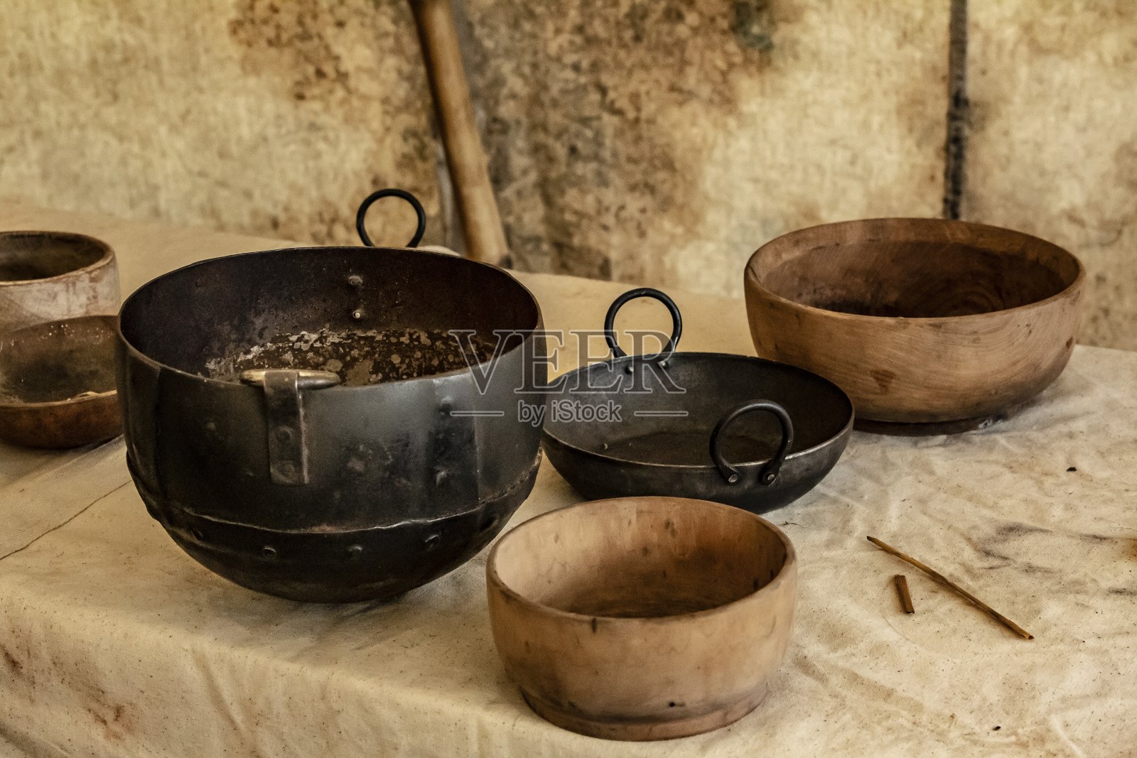 Jacobian-Aged碗。照片摄影图片