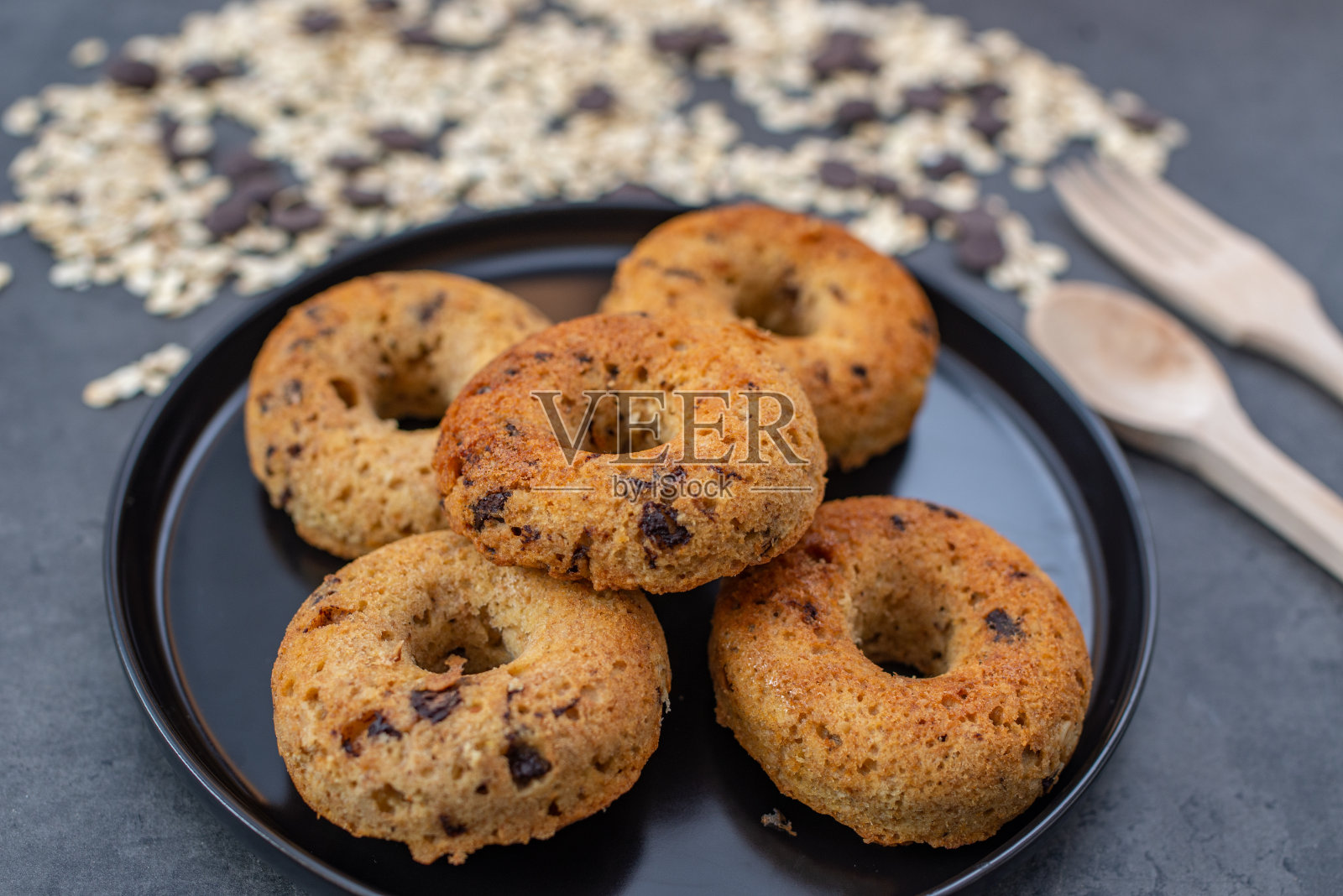 巧克力甜甜圈照片摄影图片