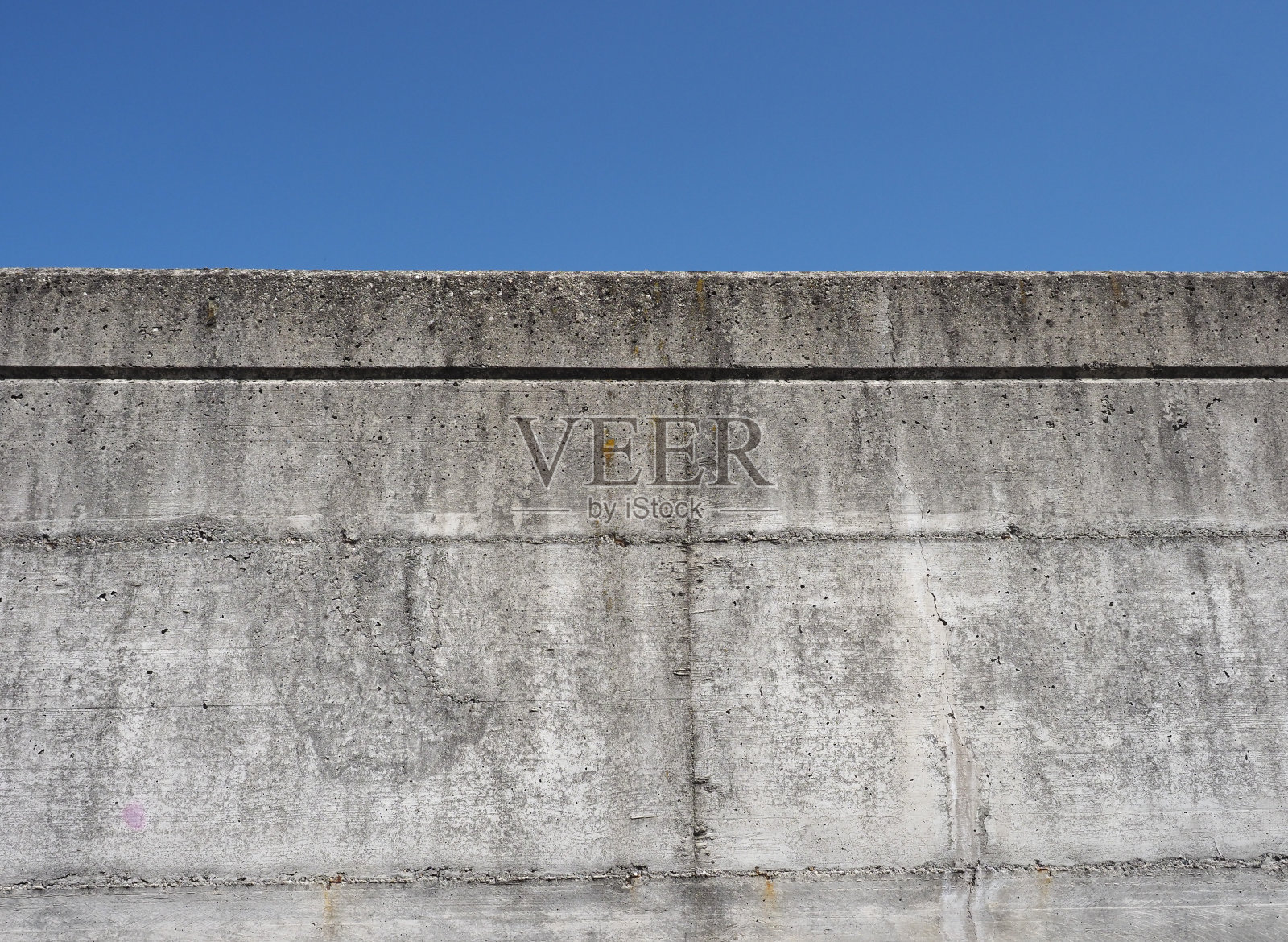 水泥墙后的蓝天照片摄影图片