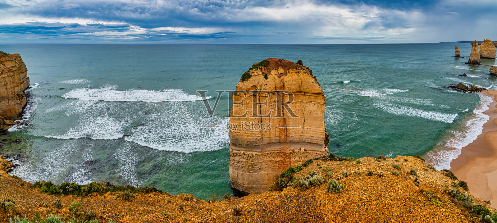 12座使徒石,矗立在维多利亚迷人的海岸线上的南大洋上。照片摄影图片