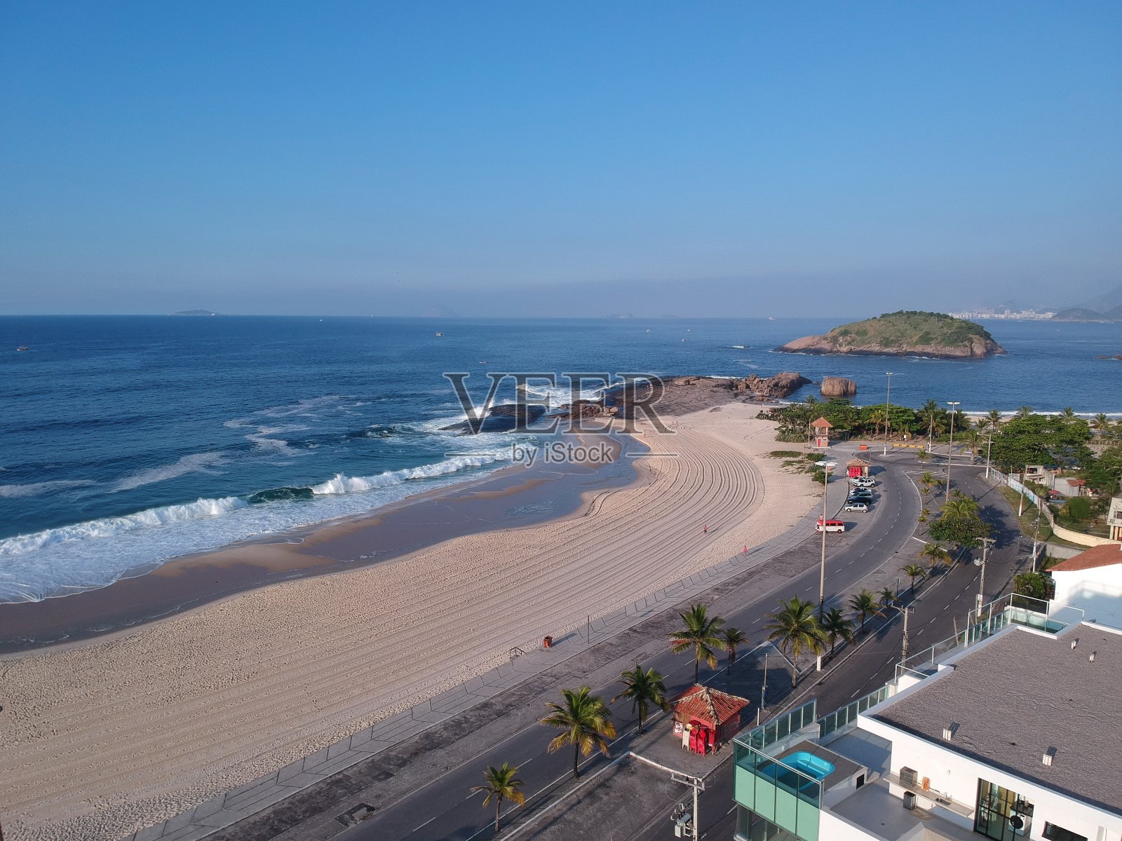 里约热内卢的Piratininga海滩鸟瞰图Niterói,里约热内卢。阳光明媚的一天。无人驾驶飞机的照片照片摄影图片