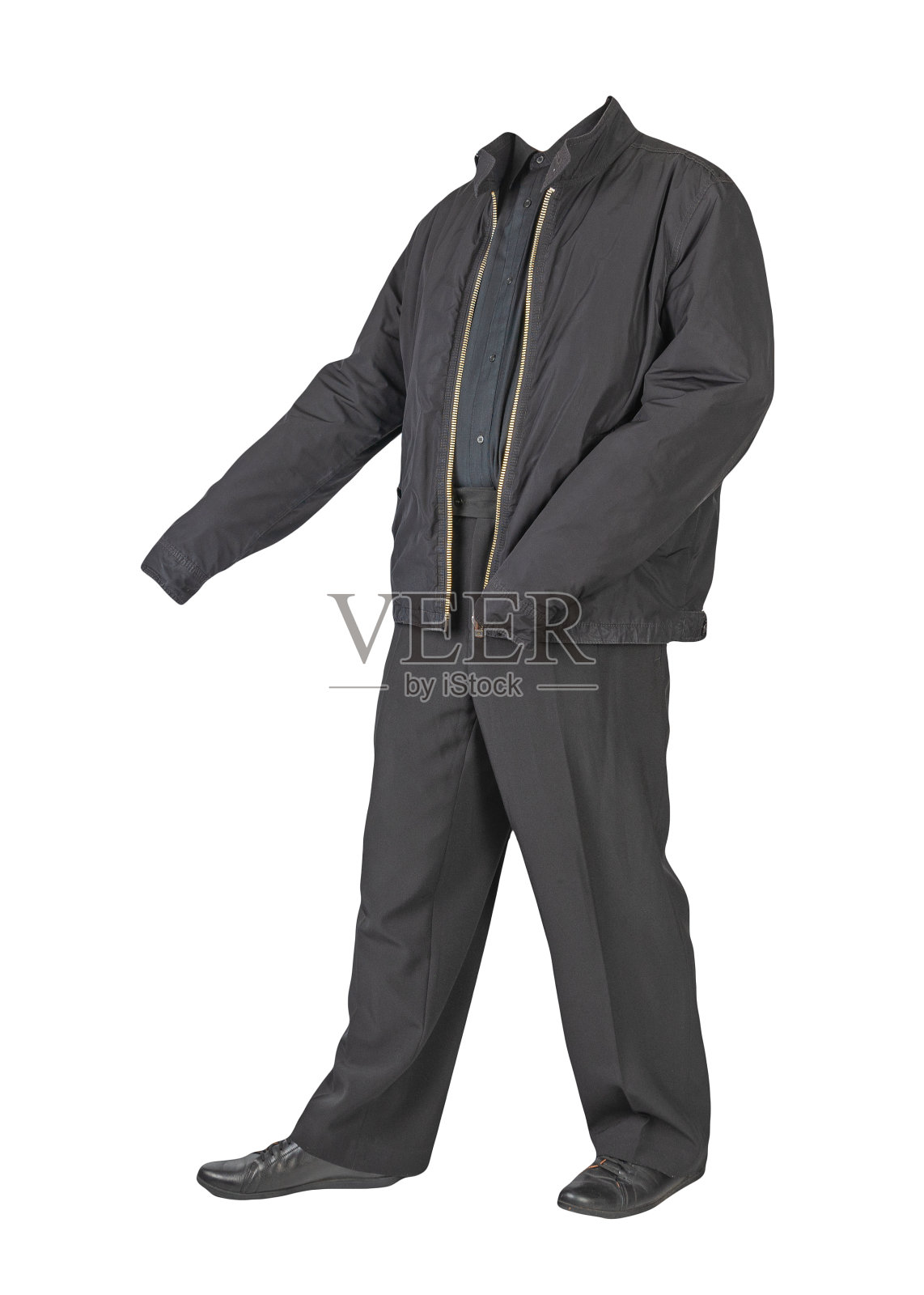 男性夹克,衬衫,黑色裤子和黑色皮靴孤立在白色背景。男人的秋天的衣服照片摄影图片