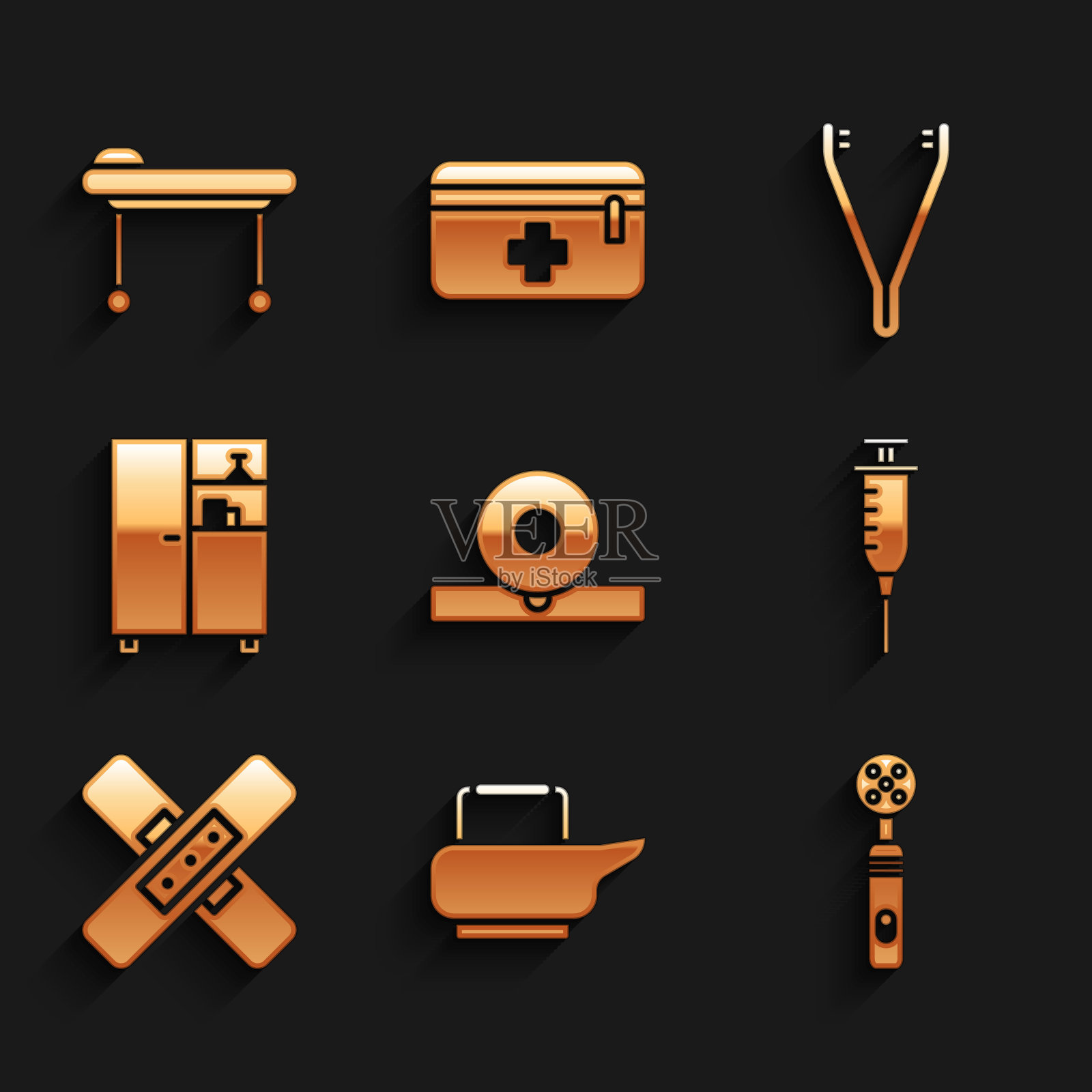 设置耳鼻咽喉头反射镜,便盆,电动牙刷,注射器,交叉绷带石膏,医药柜,医疗镊子和担架图标。向量图标素材