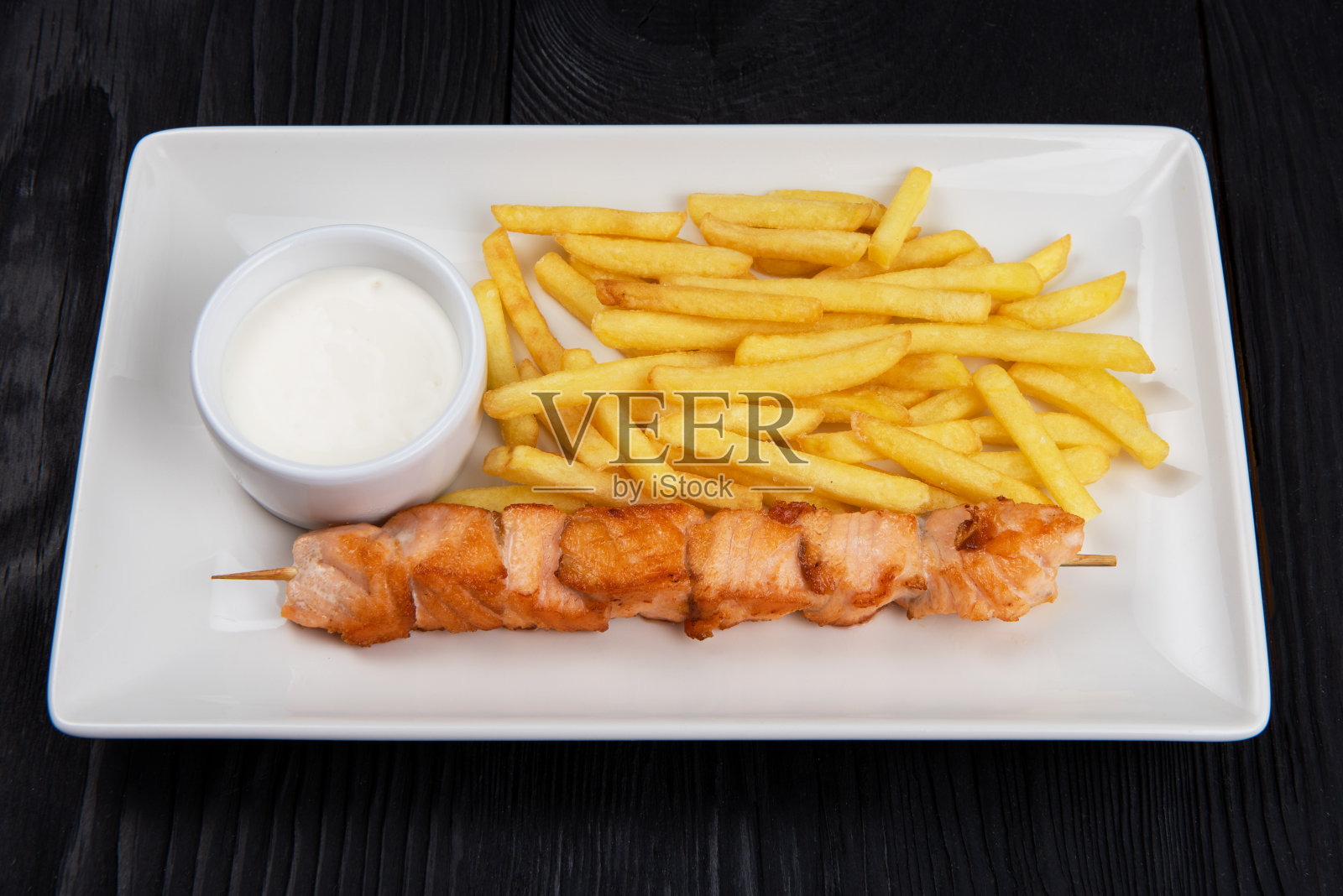 烤三文鱼烤肉串照片摄影图片