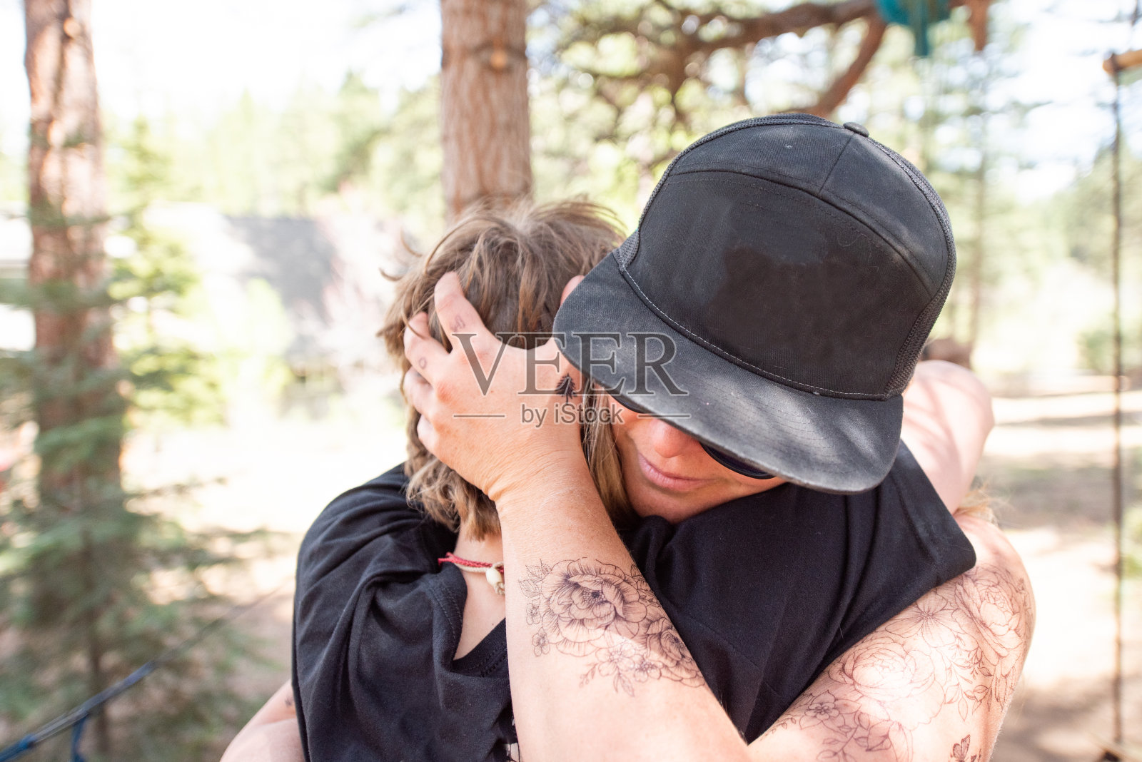 家人团聚,拥抱和爱照片摄影图片