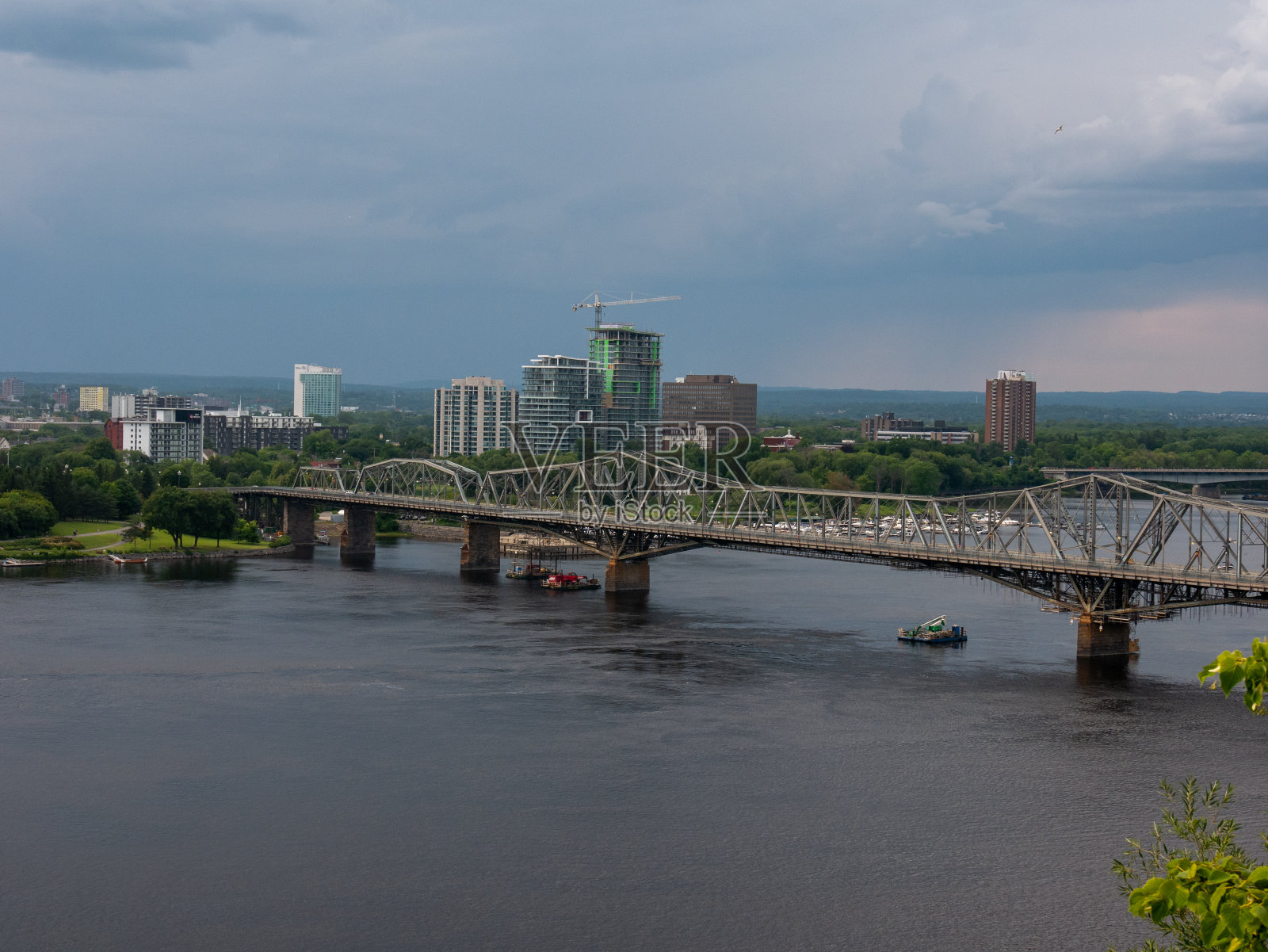 加拿大安大略省渥太华的加蒂诺和亚历山德拉桥照片摄影图片